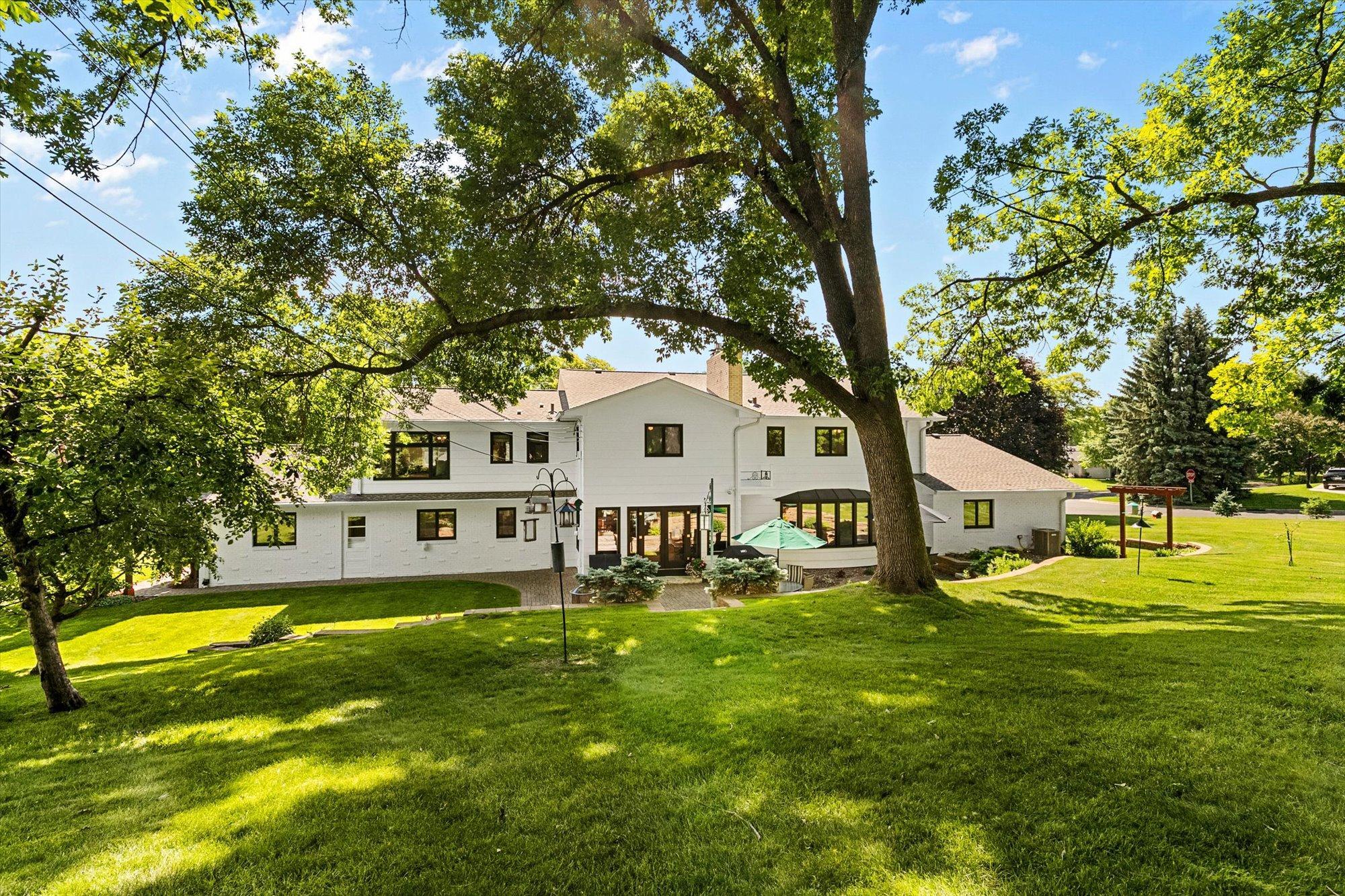 View of Residential at 6716 Shore Drive, Edina MN 55435, Edina (14 of 40) - Mike Wilen | Minnesota Team Real Estate