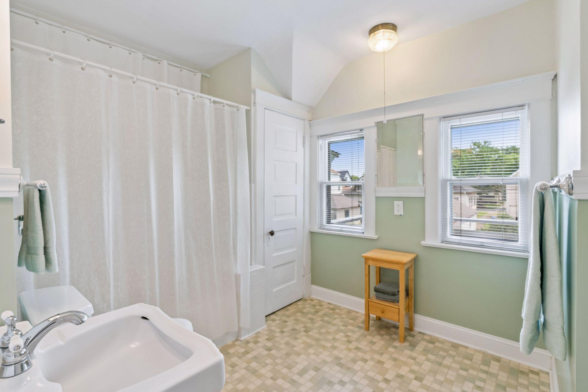 View of Residential at 1092 15th Avenue, Minneapolis MN 55414, Minneapolis (19 of 30) - Mike Wilen | Minnesota Team Real Estate