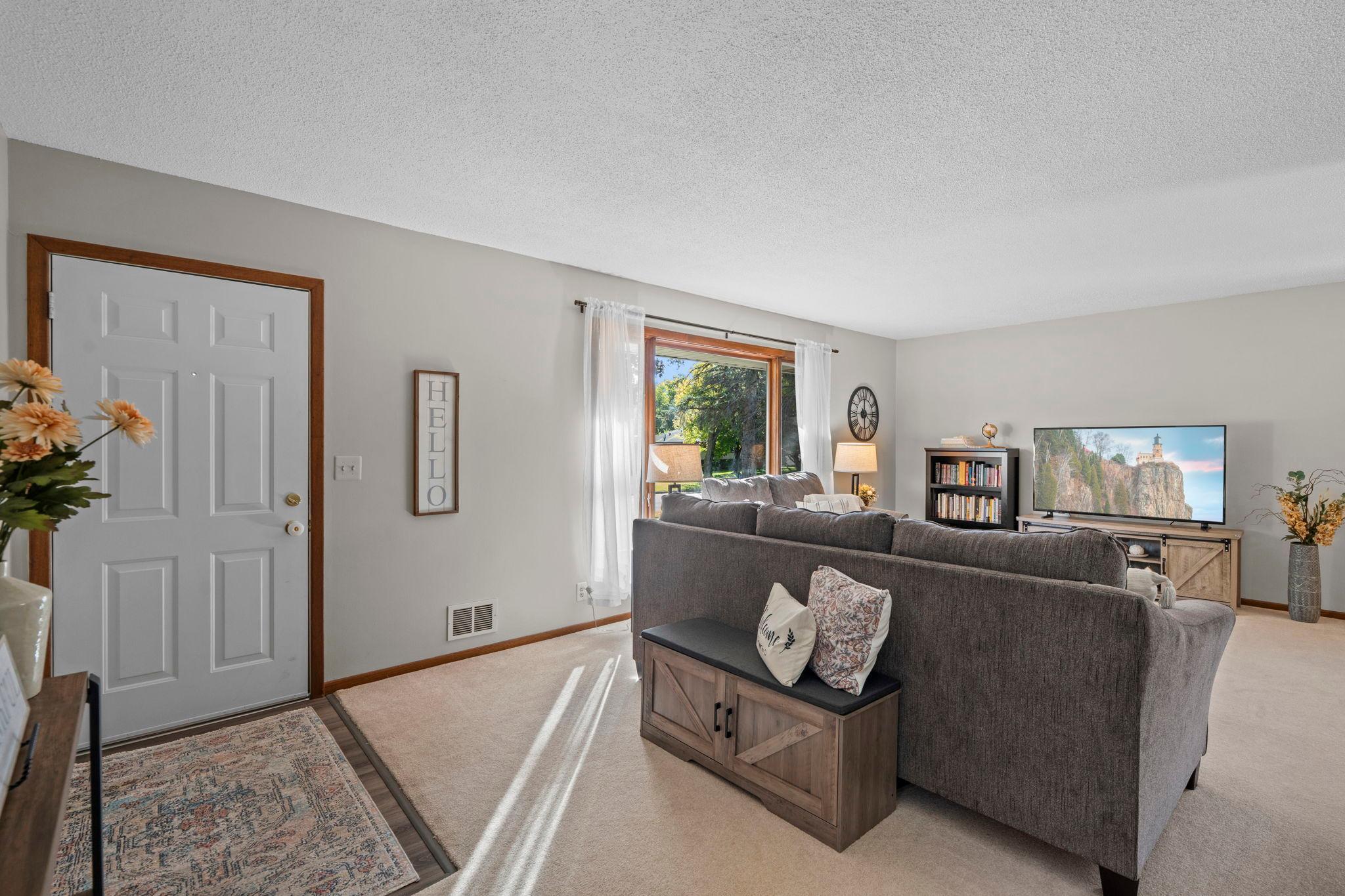 View of Residential at 5843 June Avenue, Brooklyn Center MN 55429, Brooklyn Center (8 of 63) - Mike Wilen | Minnesota Team Real Estate