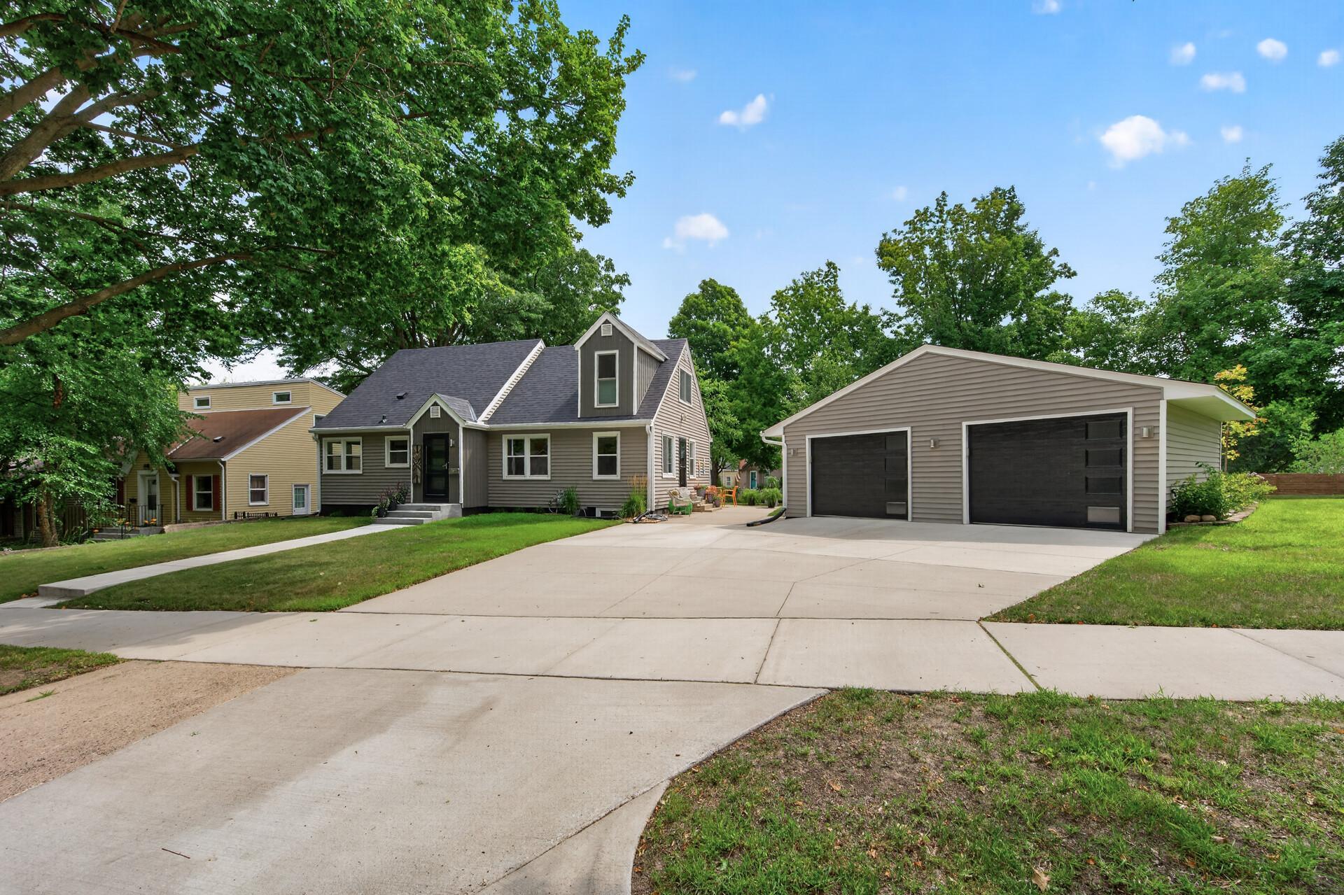 View of Residential at 2605 Garfield Street, Minneapolis MN 55418, Minneapolis (2 of 29) - Mike Wilen | Minnesota Team Real Estate