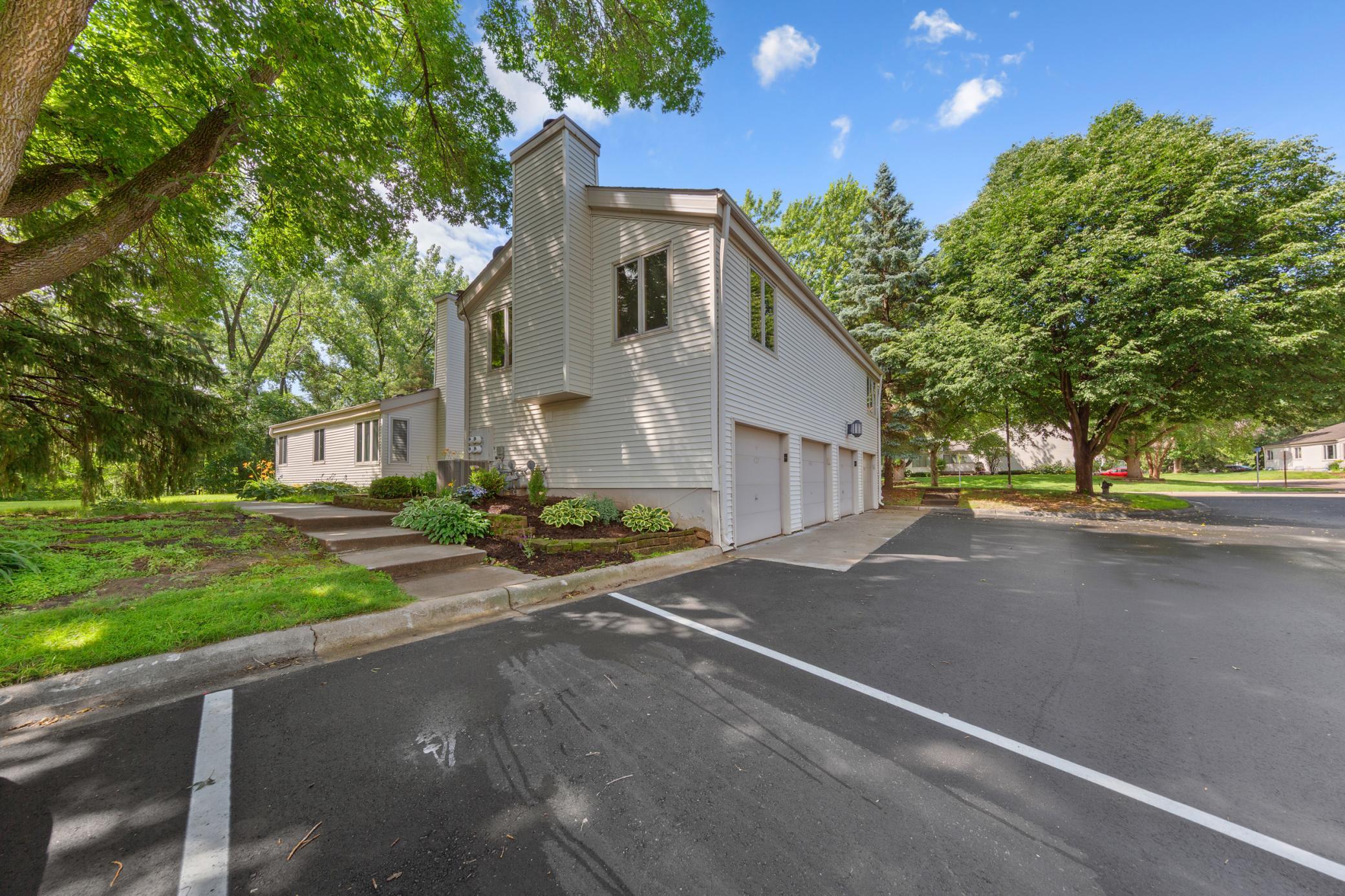 View of Residential at 435 Fontaine Court, Woodbury MN 55125, Woodbury (4 of 38) - Mike Wilen | Minnesota Team Real Estate