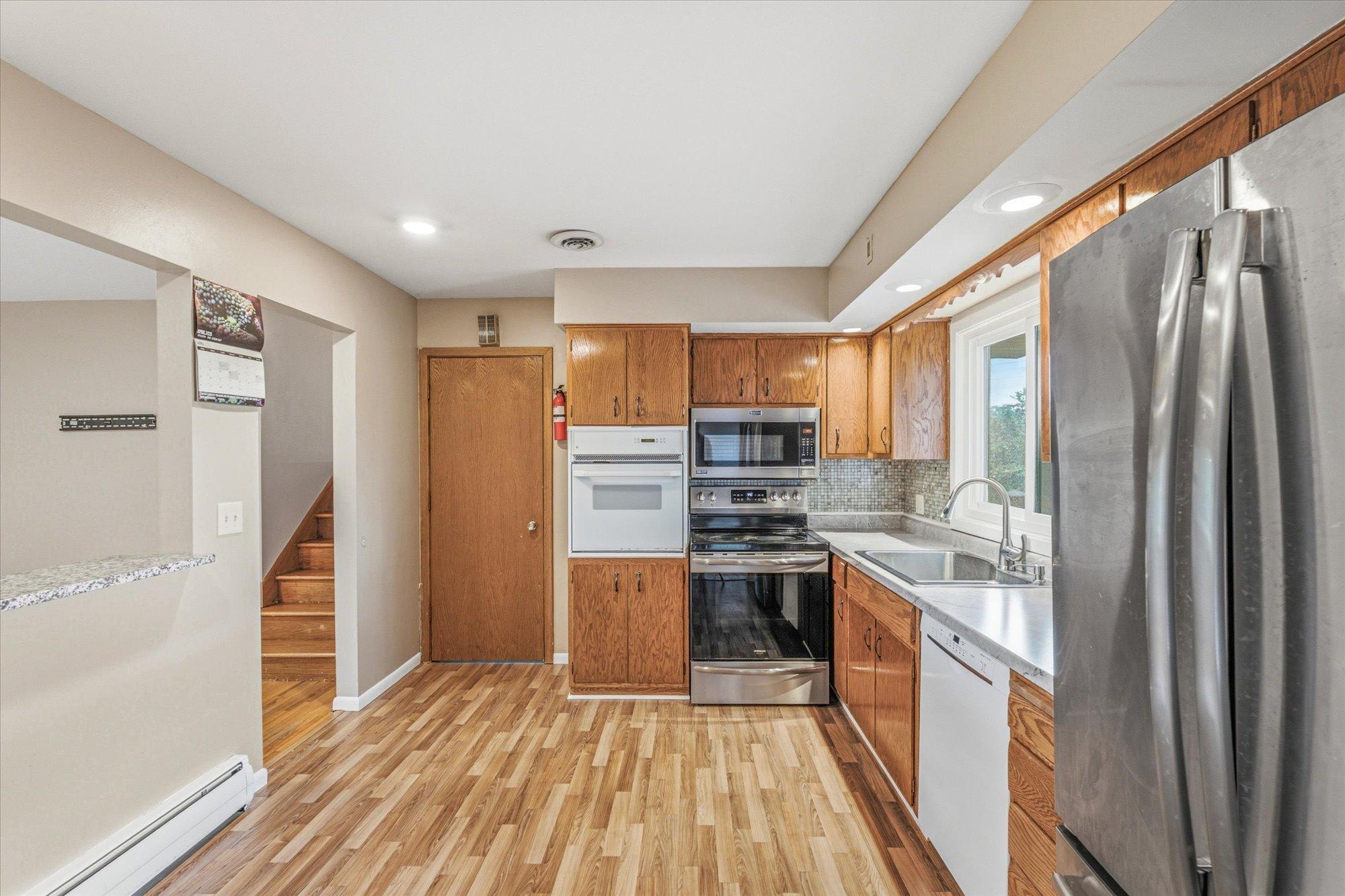 View of Residential at 11111 Carver Court, Burnsville MN 55337, Burnsville (18 of 43) - Mike Wilen | Minnesota Team Real Estate