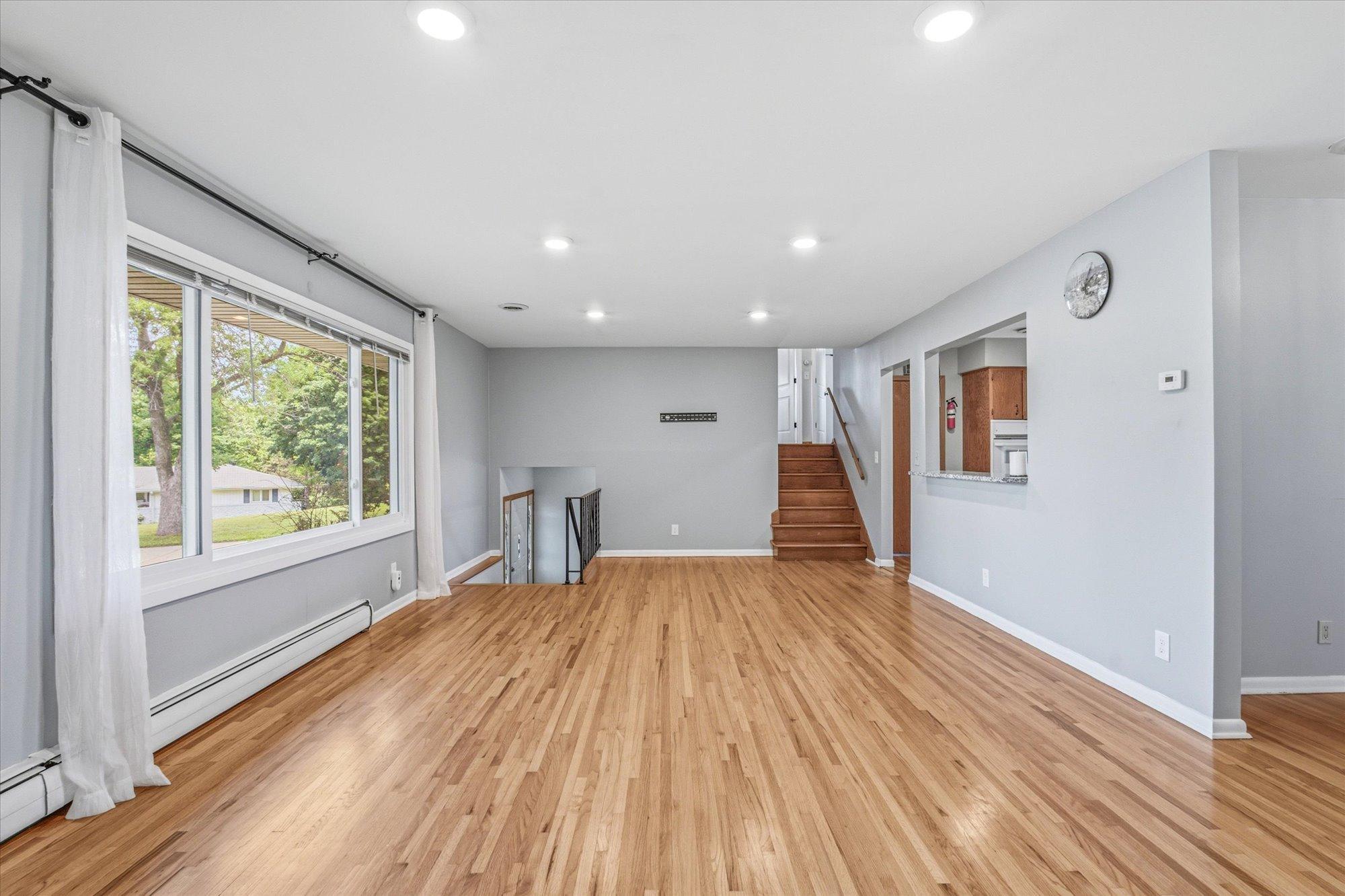 View of Residential at 11111 Carver Court, Burnsville MN 55337, Burnsville (10 of 43) - Mike Wilen | Minnesota Team Real Estate