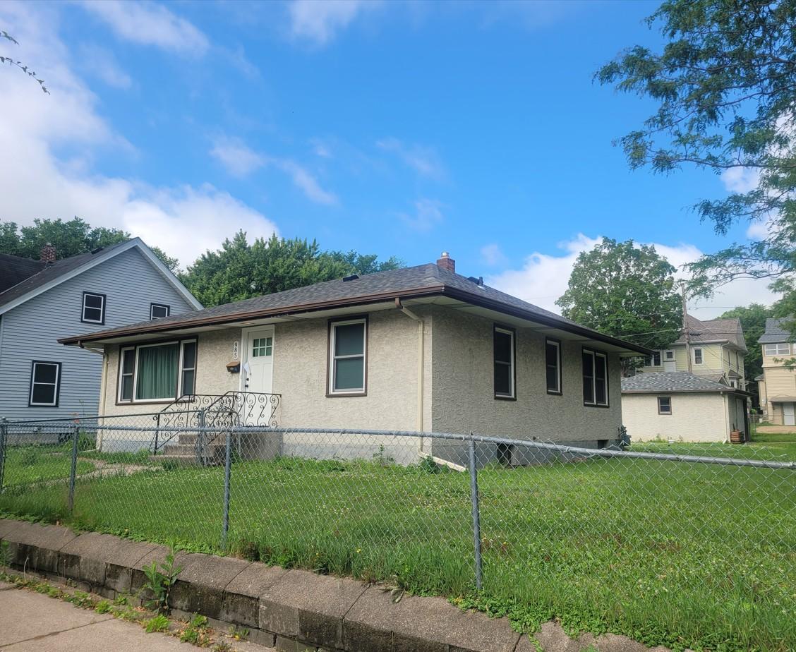 View of Residential at 985 Bradley Street, Saint Paul MN 55130, Saint Paul (3 of 14) - Mike Wilen | Minnesota Team Real Estate
