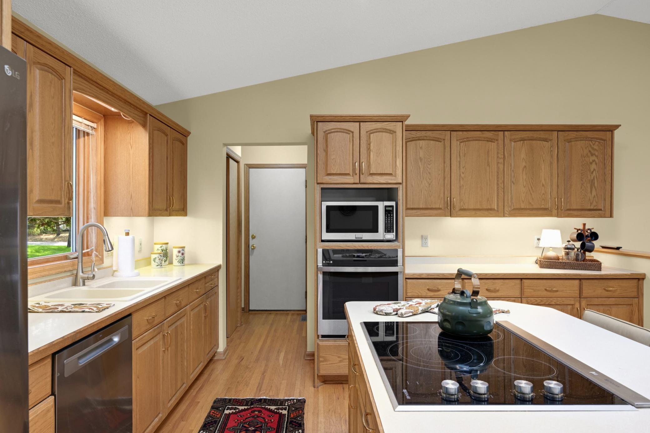 View of Residential at 300 Kenmar Circle, Minnetonka MN 55305, Minnetonka (12 of 32) - Mike Wilen | Minnesota Team Real Estate