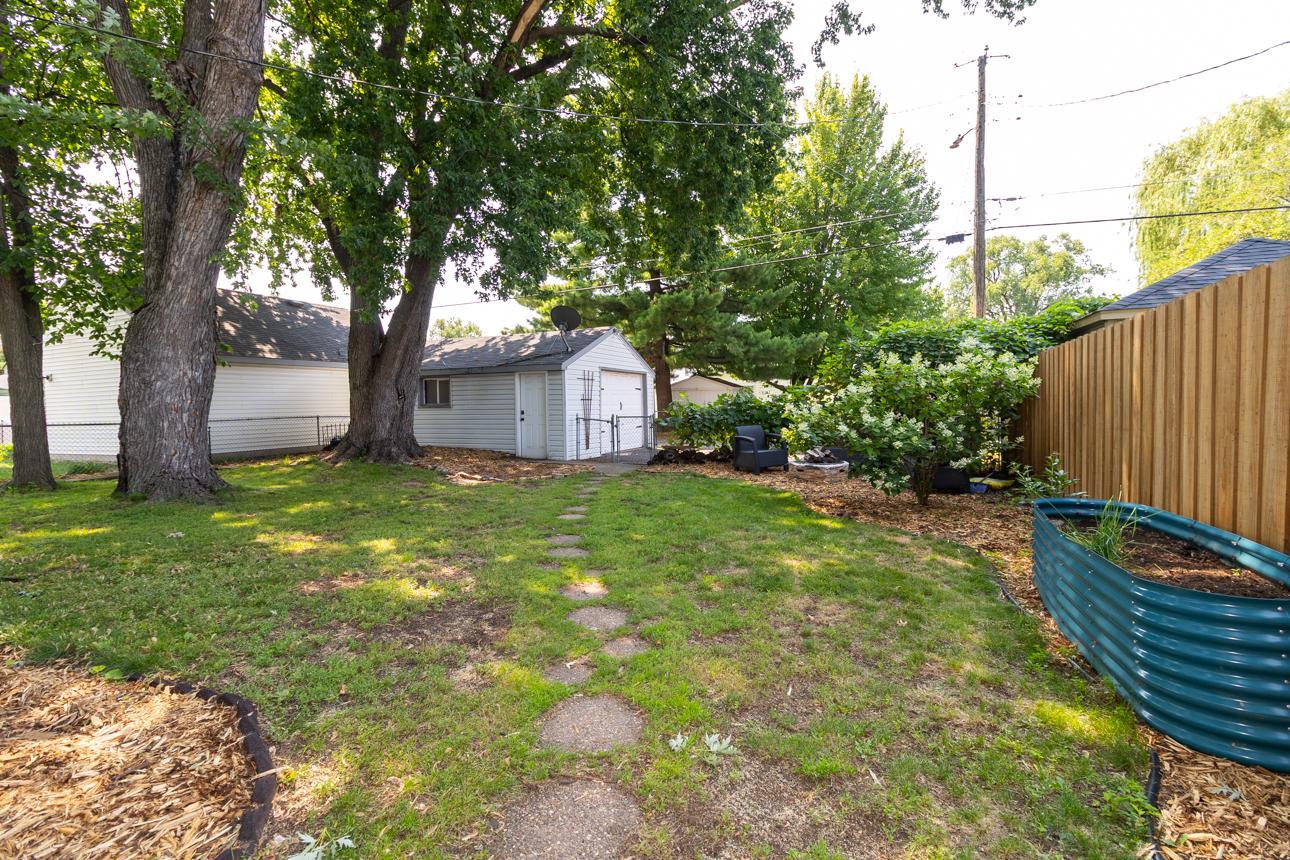 View of Residential at 2024 Itasca Avenue, Saint Paul MN 55116, Saint Paul (34 of 43) - Mike Wilen | Minnesota Team Real Estate