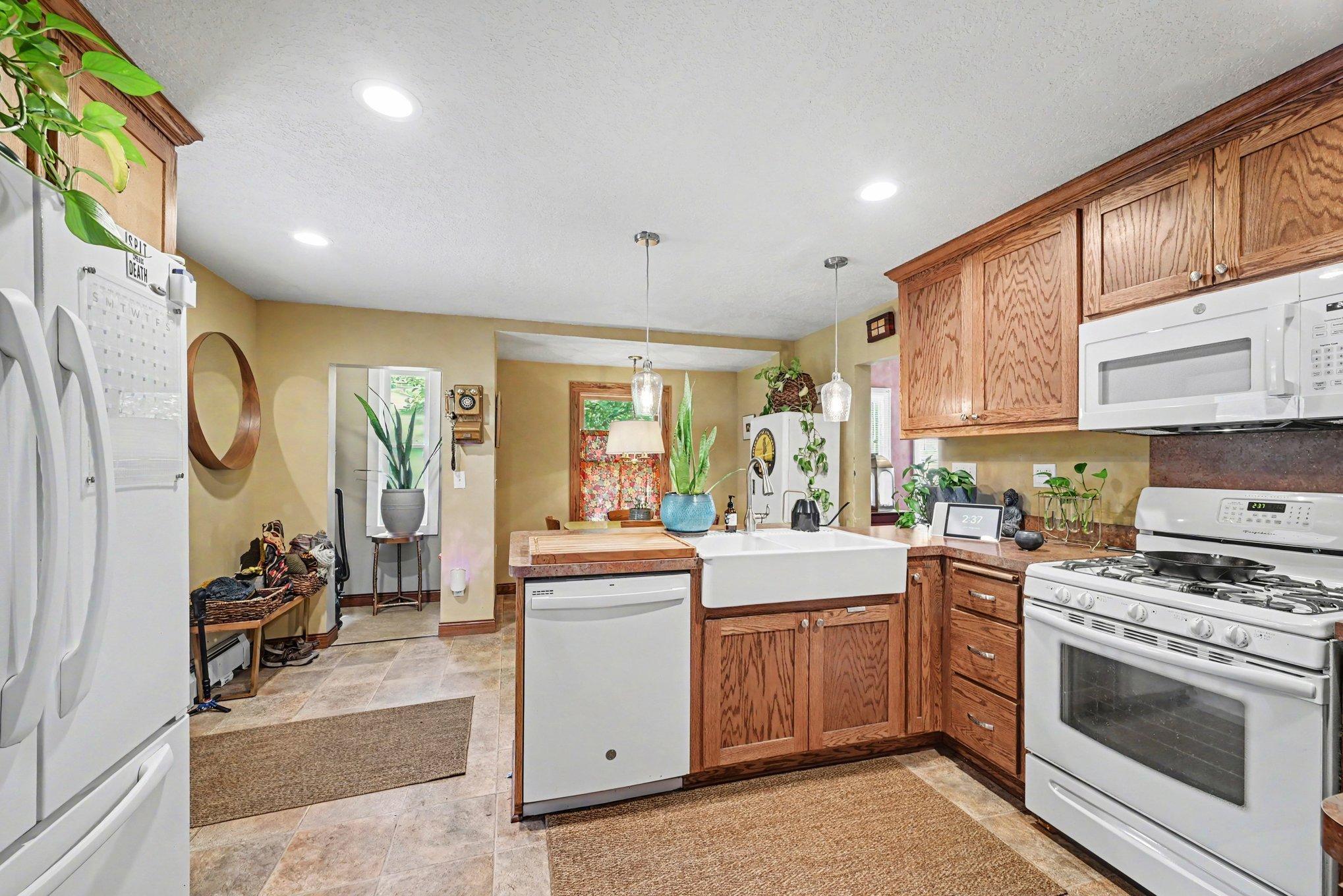 View of Residential at 1260 Woodbridge Street, Saint Paul MN 55117, Saint Paul (5 of 26) - Mike Wilen | Minnesota Team Real Estate