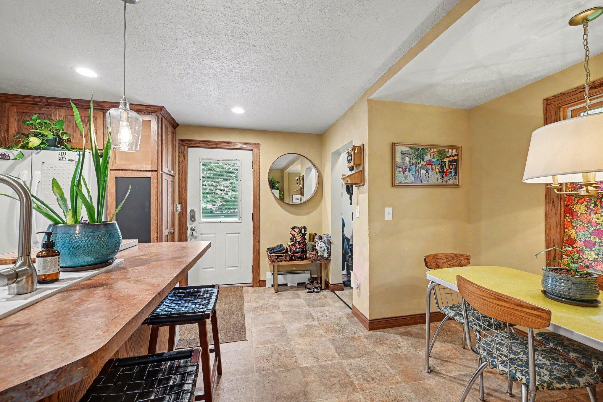 View of Residential at 1260 Woodbridge Street, Saint Paul MN 55117, Saint Paul (7 of 26) - Mike Wilen | Minnesota Team Real Estate