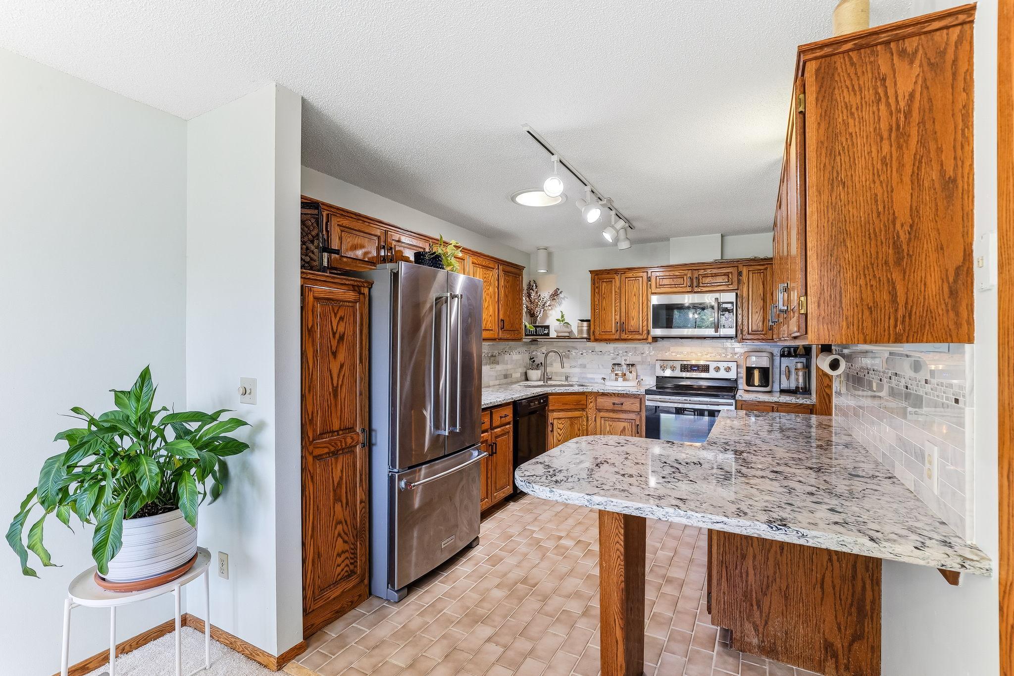 View of Residential at 556 Donegal Circle, Shoreview MN 55126, Shoreview (9 of 46) - Mike Wilen | Minnesota Team Real Estate