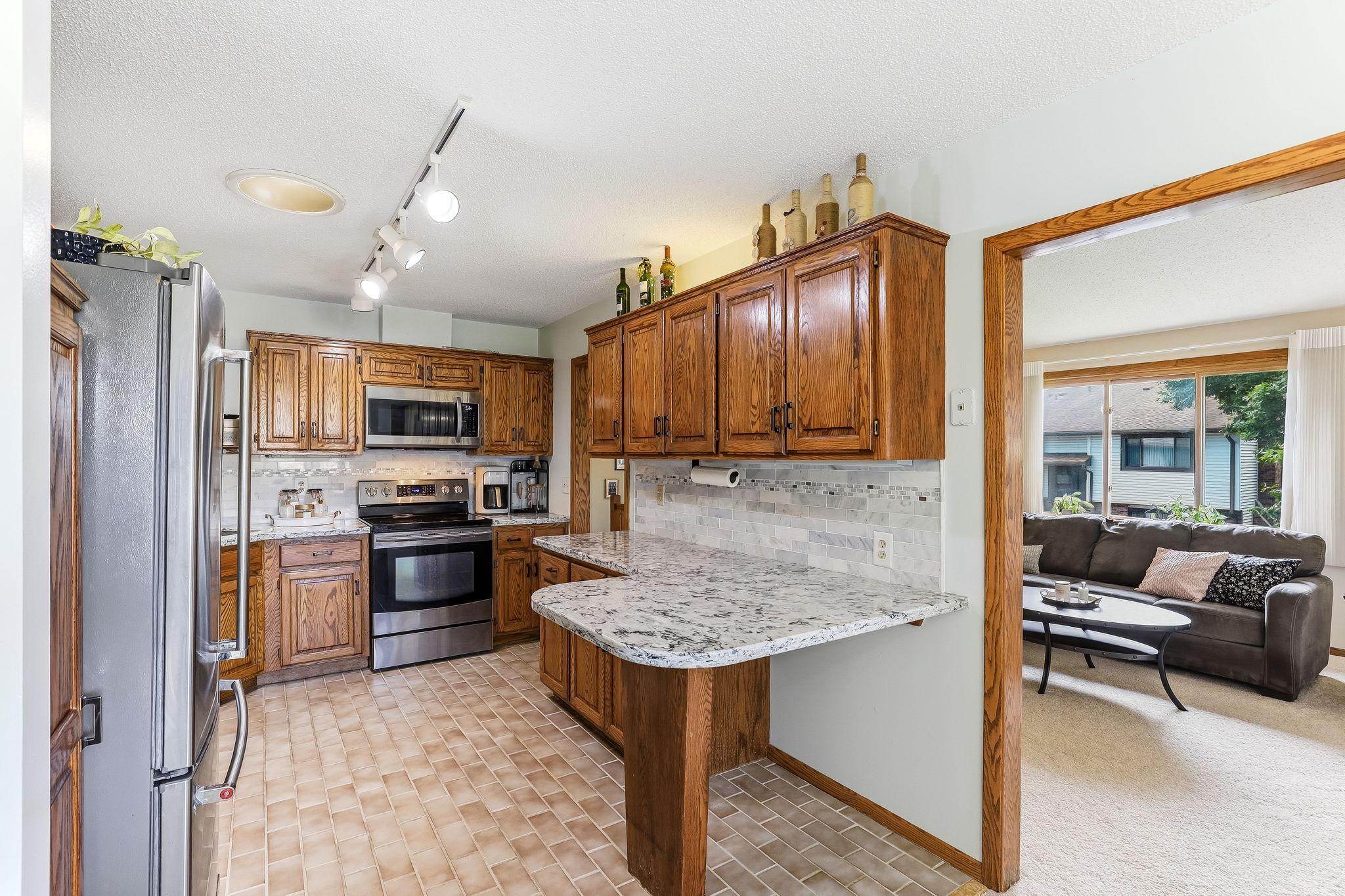 View of Residential at 556 Donegal Circle, Shoreview MN 55126, Shoreview (10 of 46) - Mike Wilen | Minnesota Team Real Estate