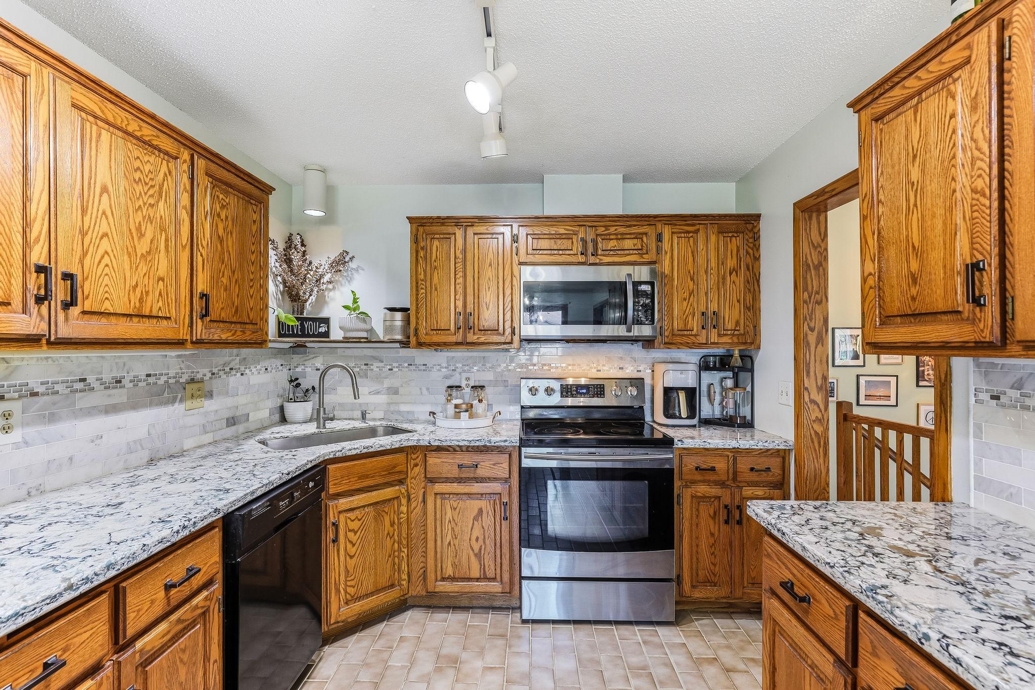 View of Residential at 556 Donegal Circle, Shoreview MN 55126, Shoreview (11 of 46) - Mike Wilen | Minnesota Team Real Estate