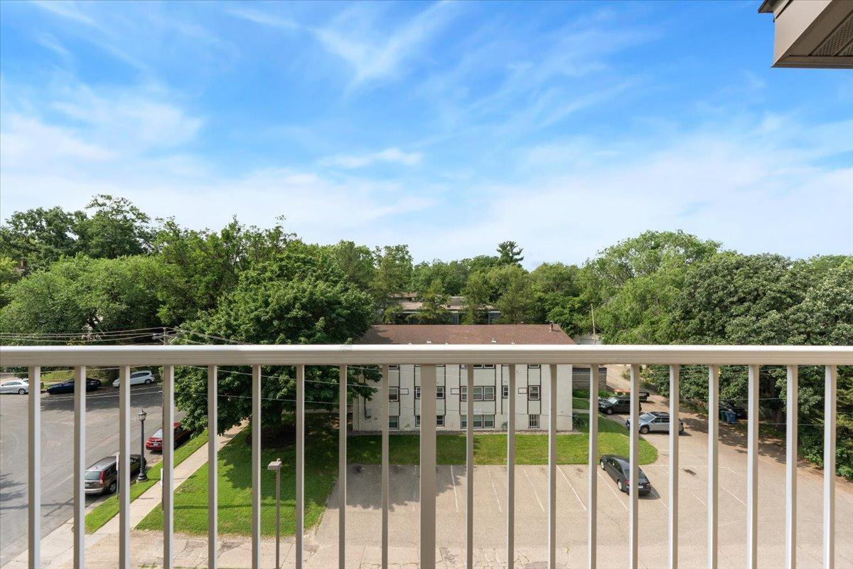 View of Residential at 2900 University Avenue #503, Minneapolis MN 55414, Minneapolis (25 of 30) - Mike Wilen | Minnesota Team Real Estate
