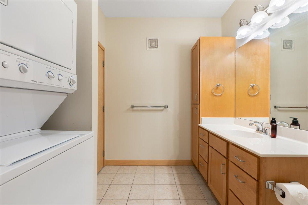View of Residential at 2900 University Avenue #503, Minneapolis MN 55414, Minneapolis (21 of 30) - Mike Wilen | Minnesota Team Real Estate