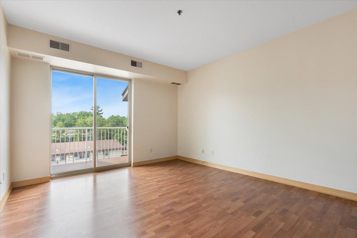 View of Residential at 2900 University Avenue #503, Minneapolis MN 55414, Minneapolis (11 of 30) - Mike Wilen | Minnesota Team Real Estate