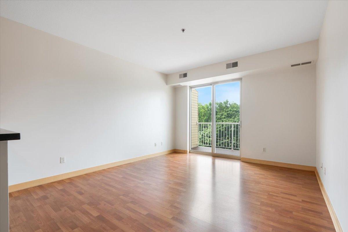 View of Residential at 2900 University Avenue #503, Minneapolis MN 55414, Minneapolis (10 of 30) - Mike Wilen | Minnesota Team Real Estate