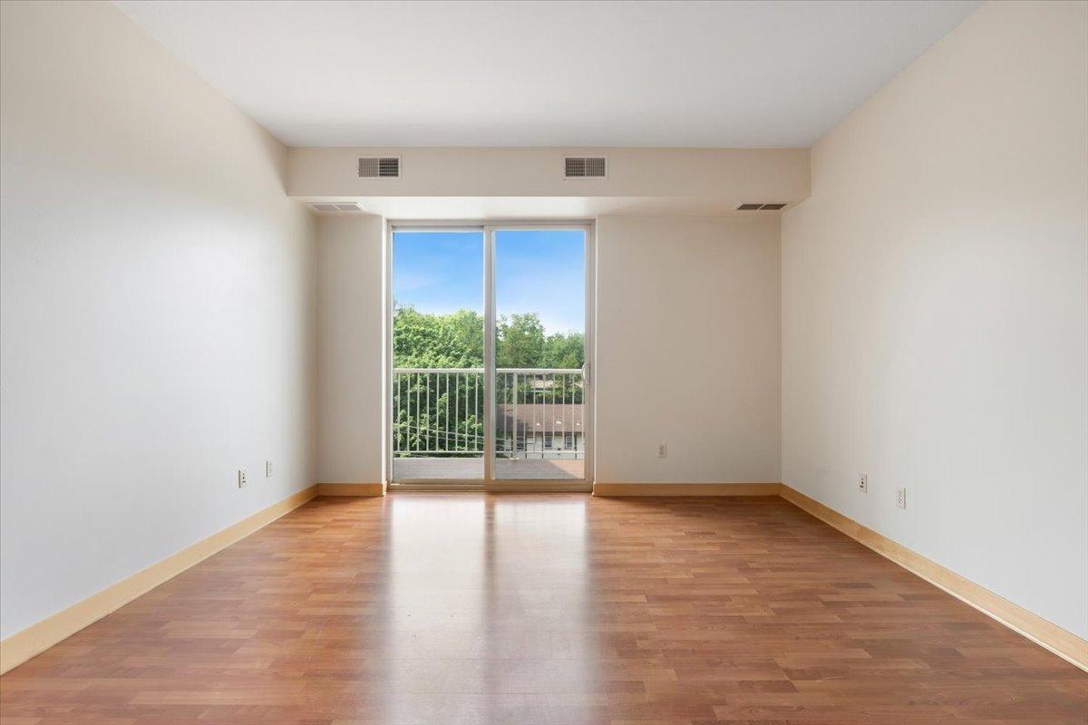 View of Residential at 2900 University Avenue #503, Minneapolis MN 55414, Minneapolis (9 of 30) - Mike Wilen | Minnesota Team Real Estate