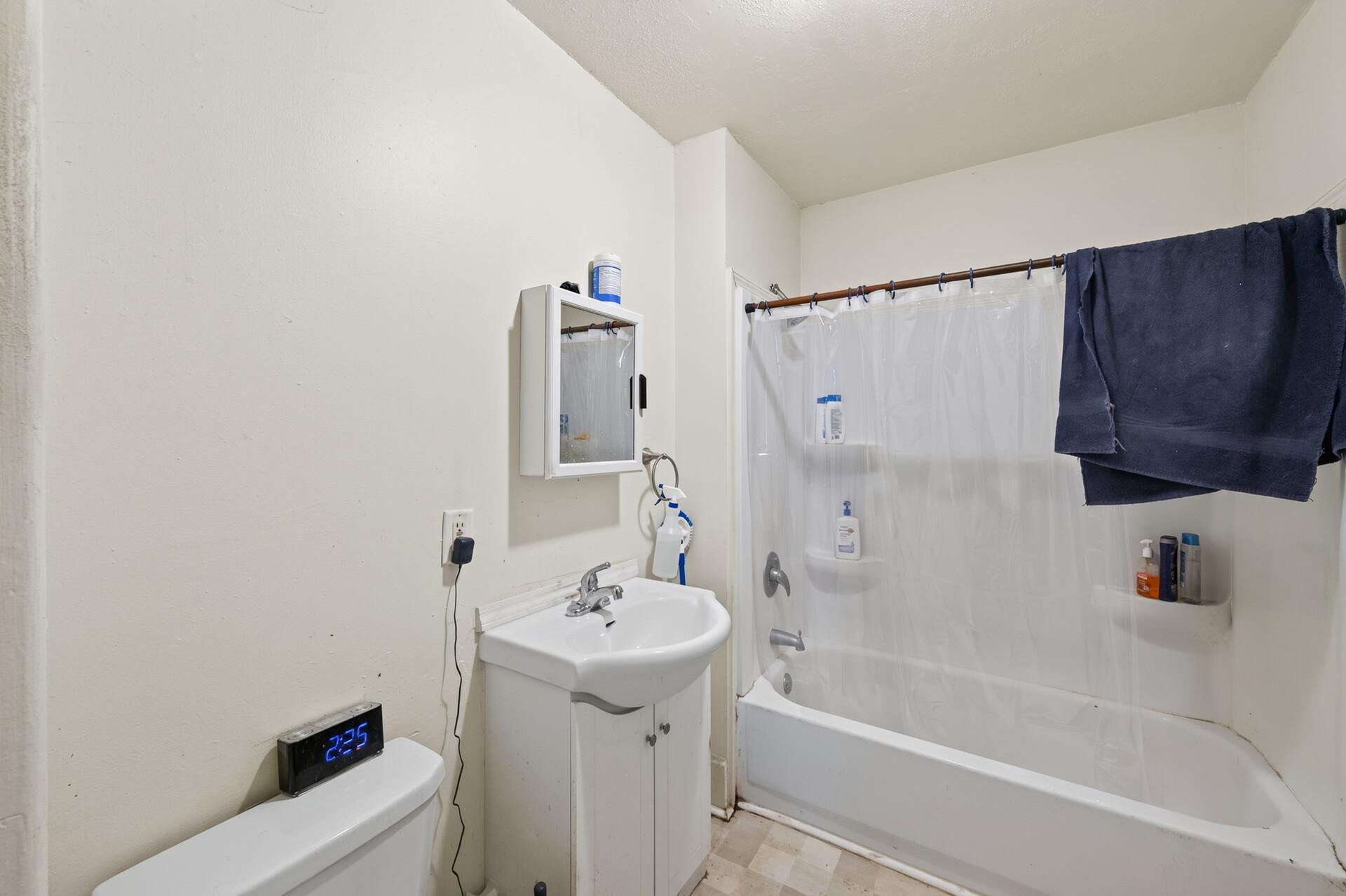 View of Residential Income at 3023 Dupont Avenue, Minneapolis MN 55411, Minneapolis (20 of 30) - Mike Wilen | Minnesota Team Real Estate