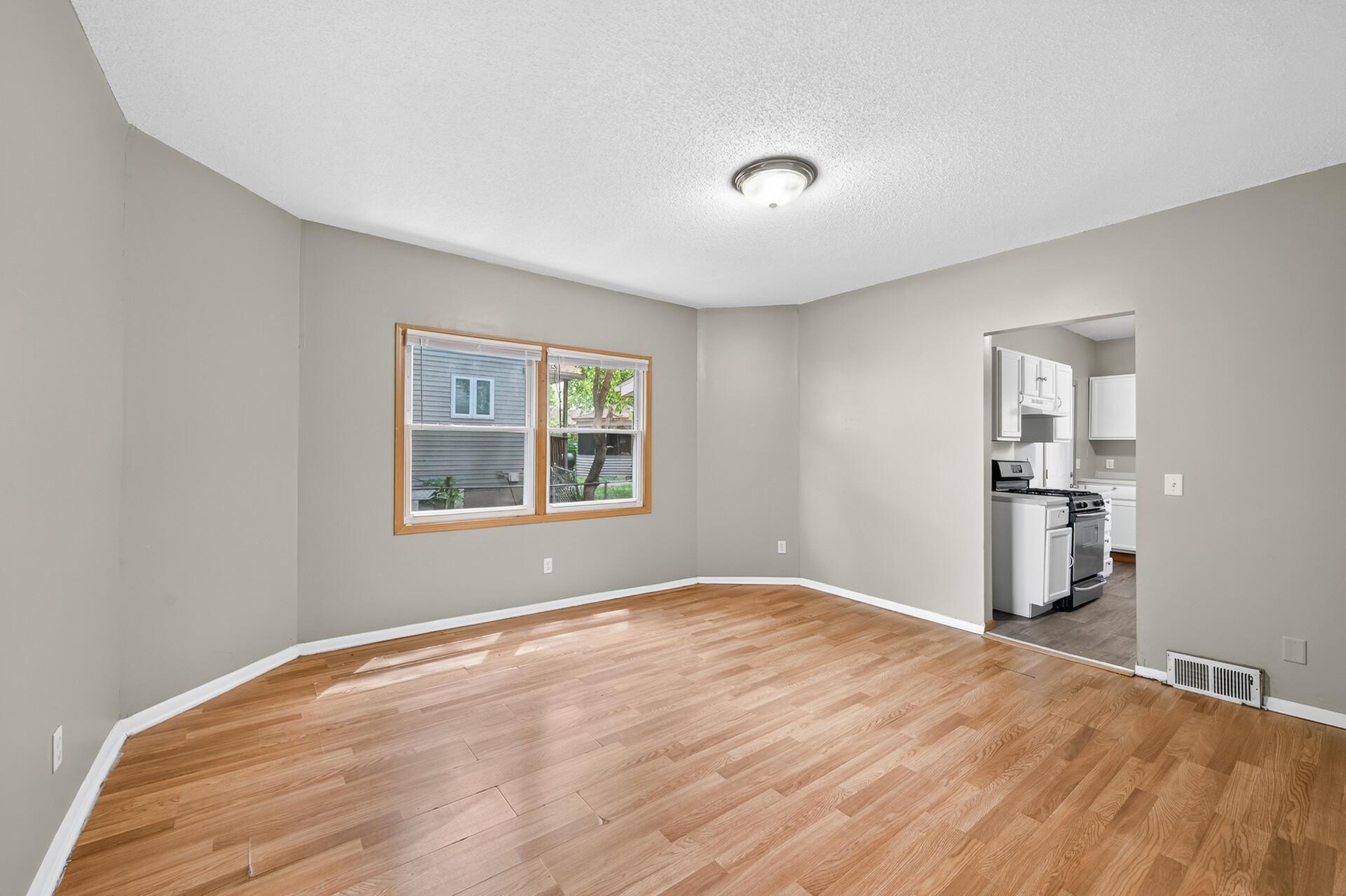 View of Residential Income at 3023 Dupont Avenue, Minneapolis MN 55411, Minneapolis (6 of 30) - Mike Wilen | Minnesota Team Real Estate