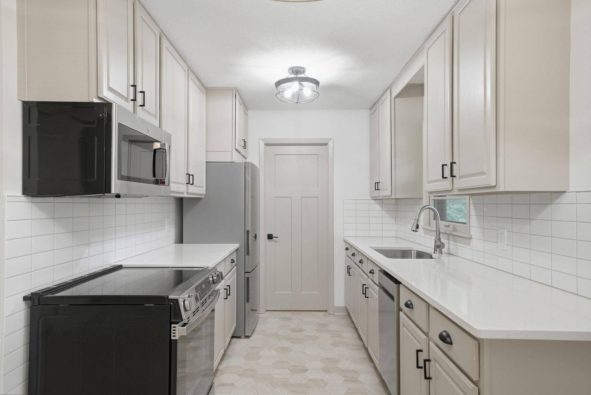 View of Residential at 3606 Woodbine Lane, Brooklyn Center MN 55429, Brooklyn Center (8 of 39) - Mike Wilen | Minnesota Team Real Estate