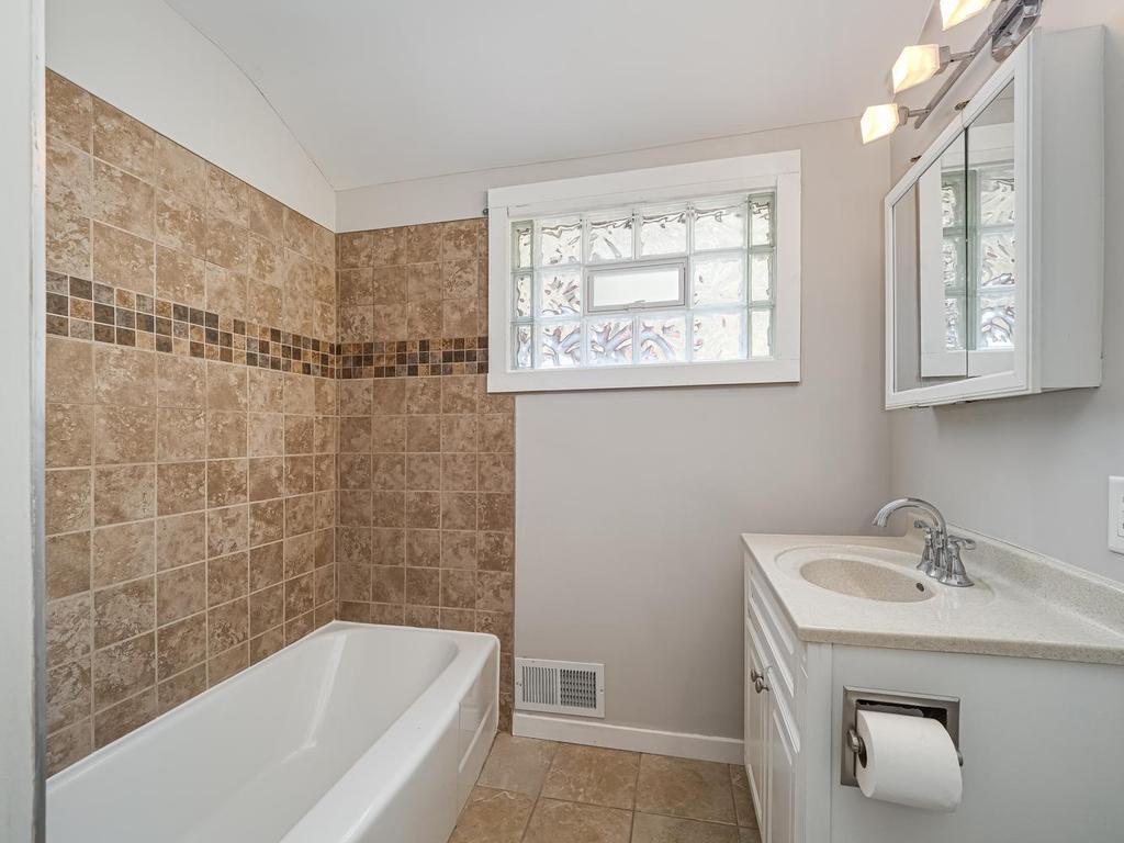 View of Residential at 634 Orange Avenue, Saint Paul MN 55117, Saint Paul (20 of 26) - Mike Wilen | Minnesota Team Real Estate