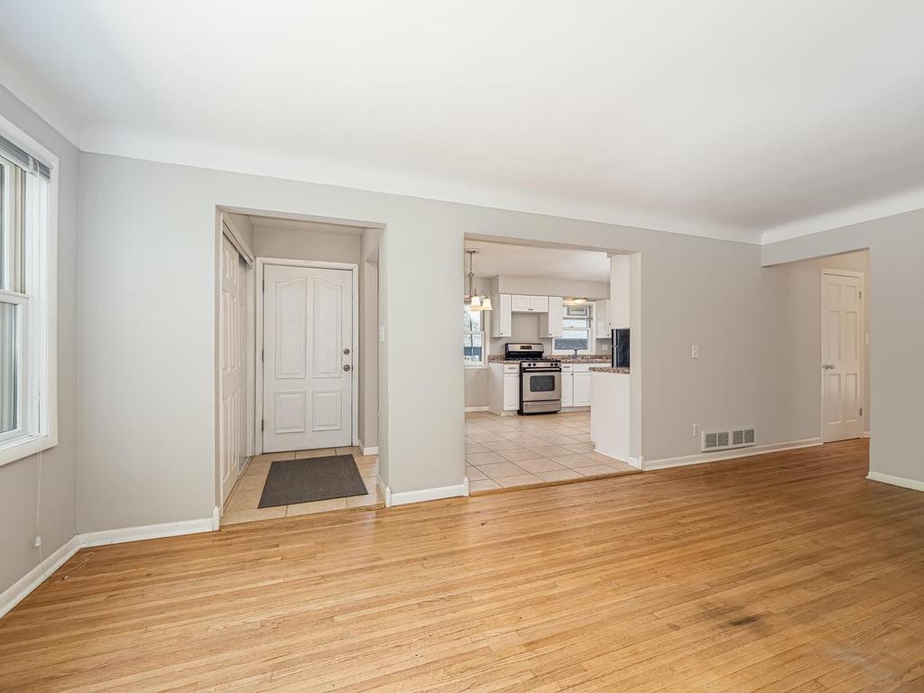 View of Residential at 634 Orange Avenue, Saint Paul MN 55117, Saint Paul (11 of 26) - Mike Wilen | Minnesota Team Real Estate