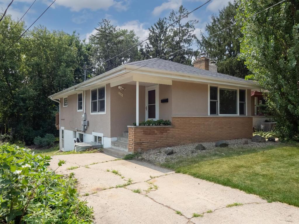 View of Residential at 634 Orange Avenue, Saint Paul MN 55117, Saint Paul (2 of 26) - Mike Wilen | Minnesota Team Real Estate