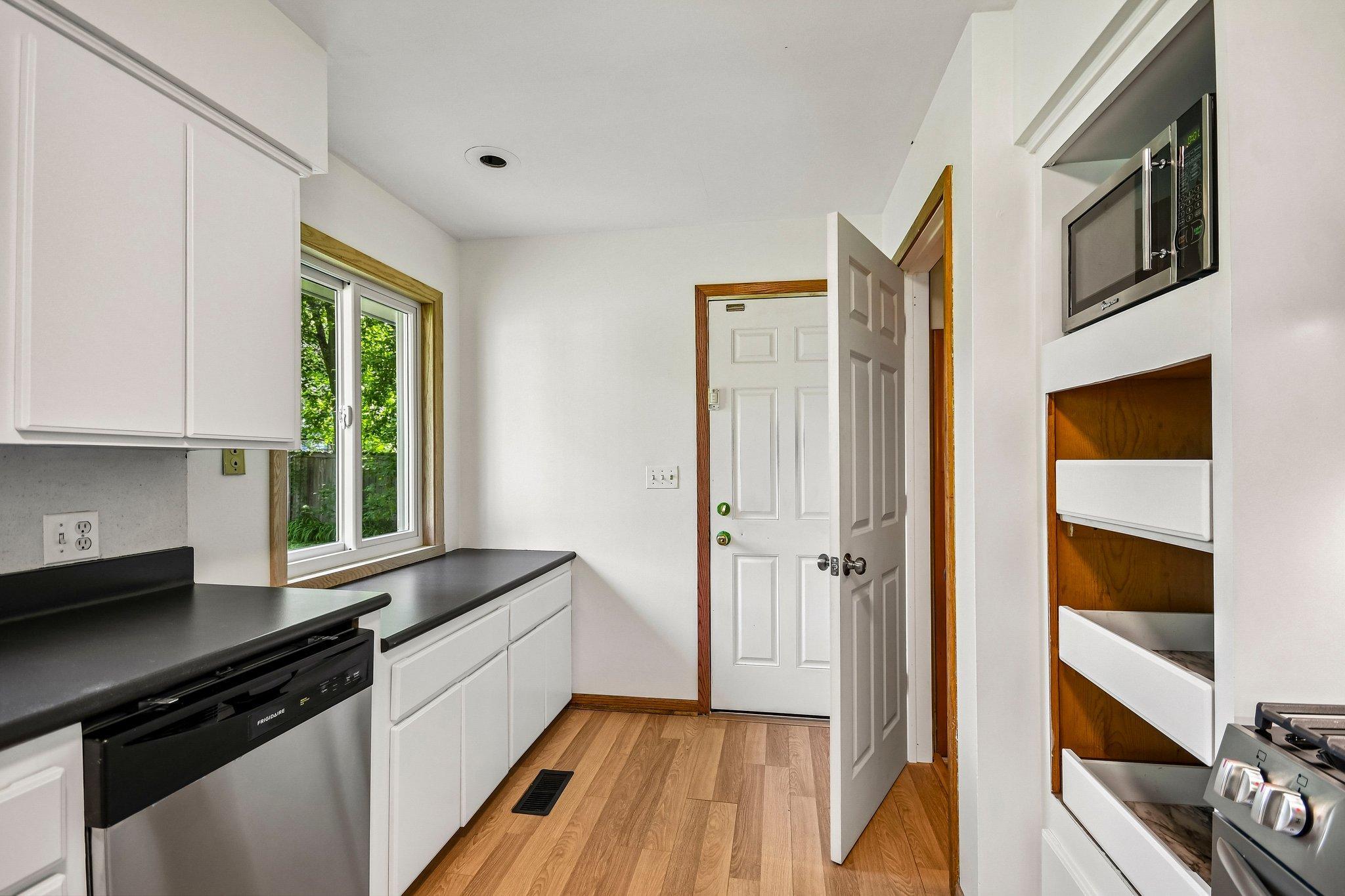 View of Residential at 15606 Minnetonka Boulevard, Minnetonka MN 55345, Minnetonka (11 of 36) - Mike Wilen | Minnesota Team Real Estate