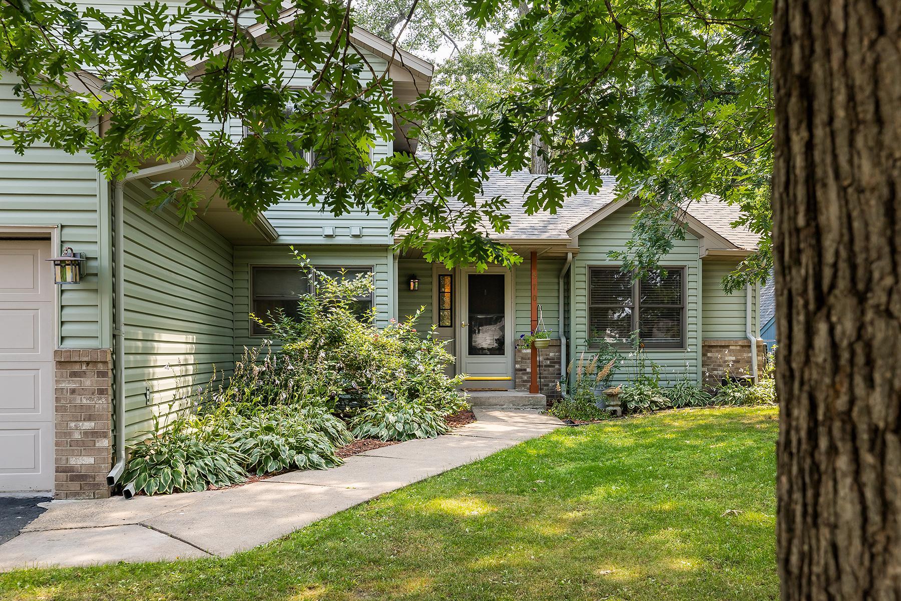 View of Residential at 570 Dorland Road, Maplewood MN 55119, Maplewood (39 of 43) - Mike Wilen | Minnesota Team Real Estate