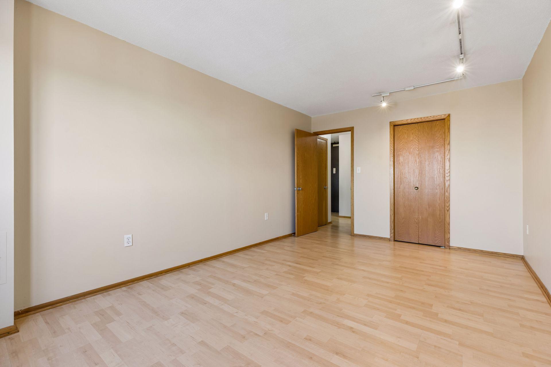 View of Residential at 400 Groveland Avenue #1212, Minneapolis MN 55403, Minneapolis (19 of 45) - Mike Wilen | Minnesota Team Real Estate