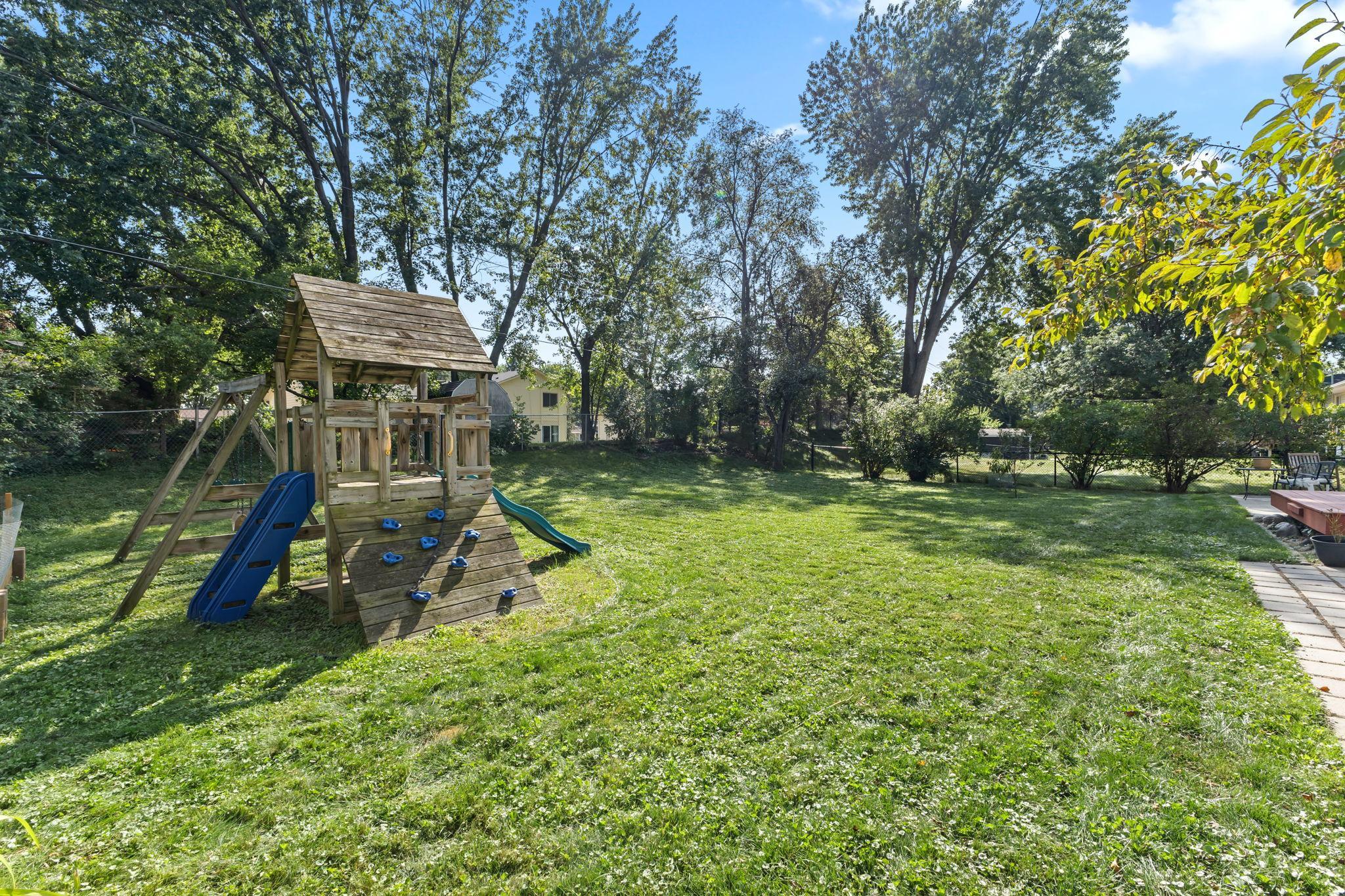 View of Residential at 2003 Tamarack Lane, Burnsville MN 55337, Burnsville (35 of 49) - Mike Wilen | Minnesota Team Real Estate