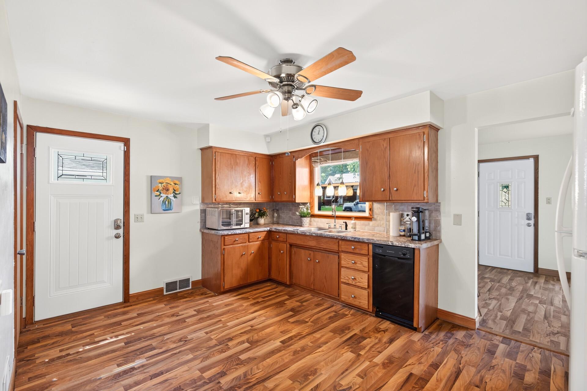 View of Residential at 213 14th Avenue, South Saint Paul MN 55075, South Saint Paul (8 of 26) - Mike Wilen | Minnesota Team Real Estate