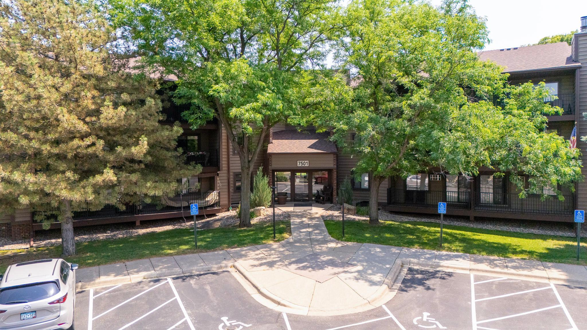 View of Residential at 7501 101st Street #206, Bloomington MN 55438, Bloomington (40 of 51) - Mike Wilen | Minnesota Team Real Estate