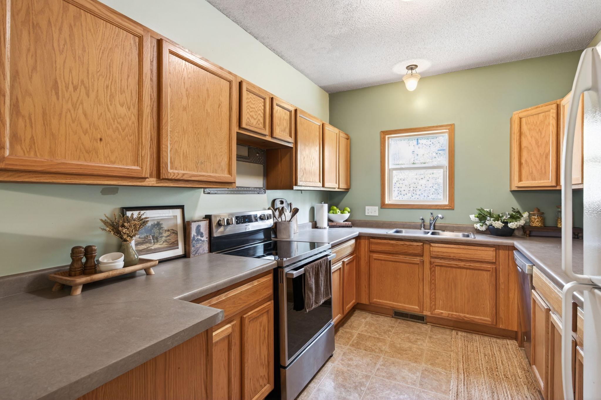 View of Residential at 1451 Magnolia Avenue, Saint Paul MN 55106, Saint Paul (9 of 23) - Mike Wilen | Minnesota Team Real Estate