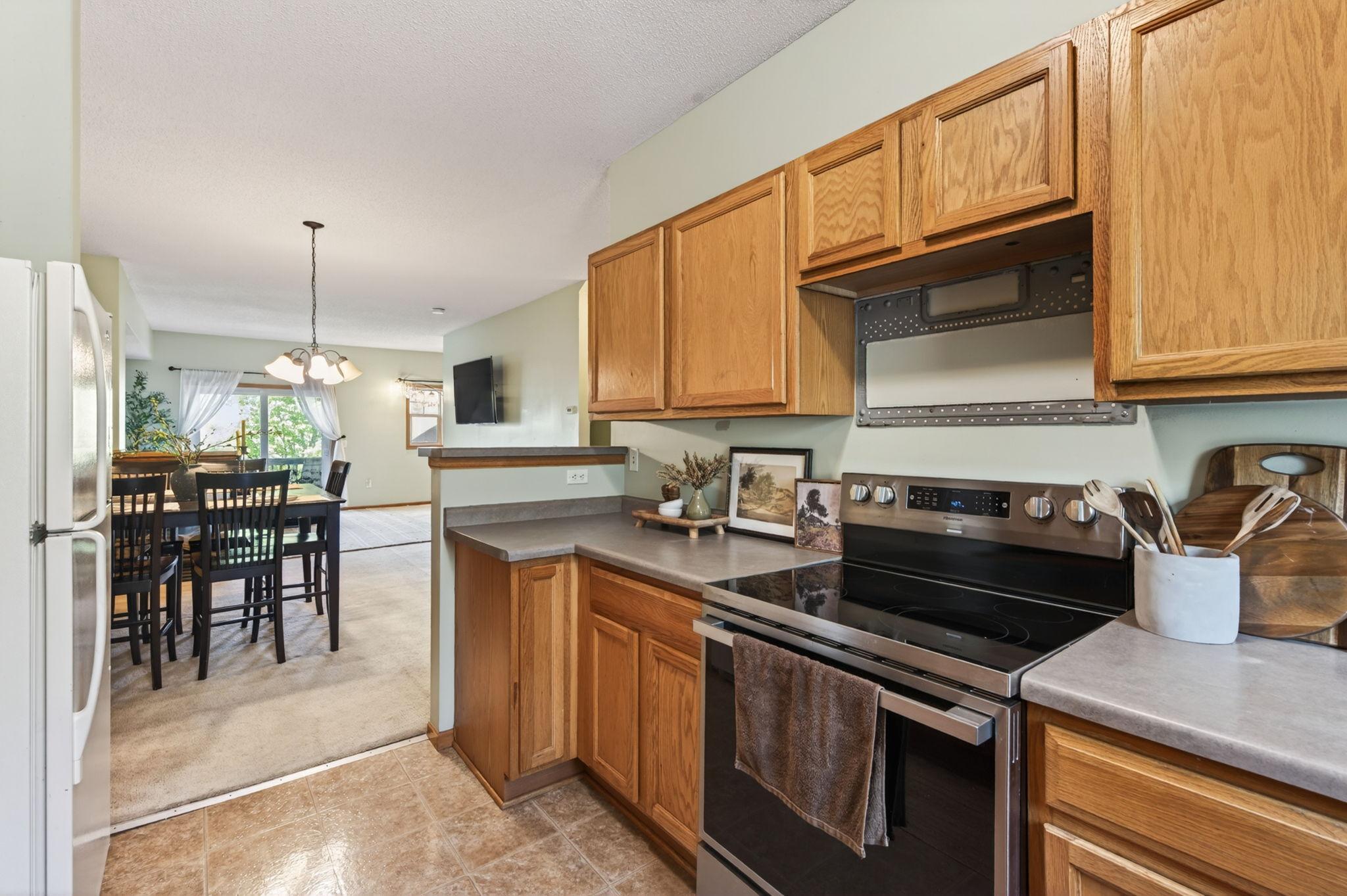 View of Residential at 1451 Magnolia Avenue, Saint Paul MN 55106, Saint Paul (10 of 23) - Mike Wilen | Minnesota Team Real Estate