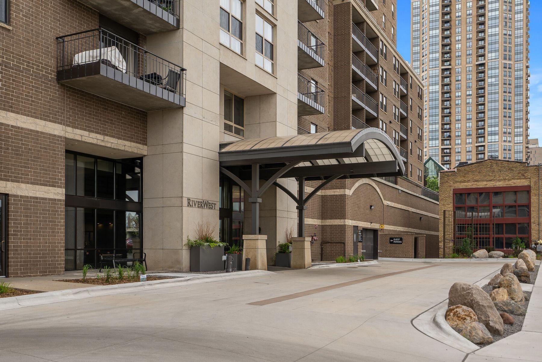 View of Residential at 401 1st Street #1023, Minneapolis MN 55401, Minneapolis (43 of 43) - Mike Wilen | Minnesota Team Real Estate