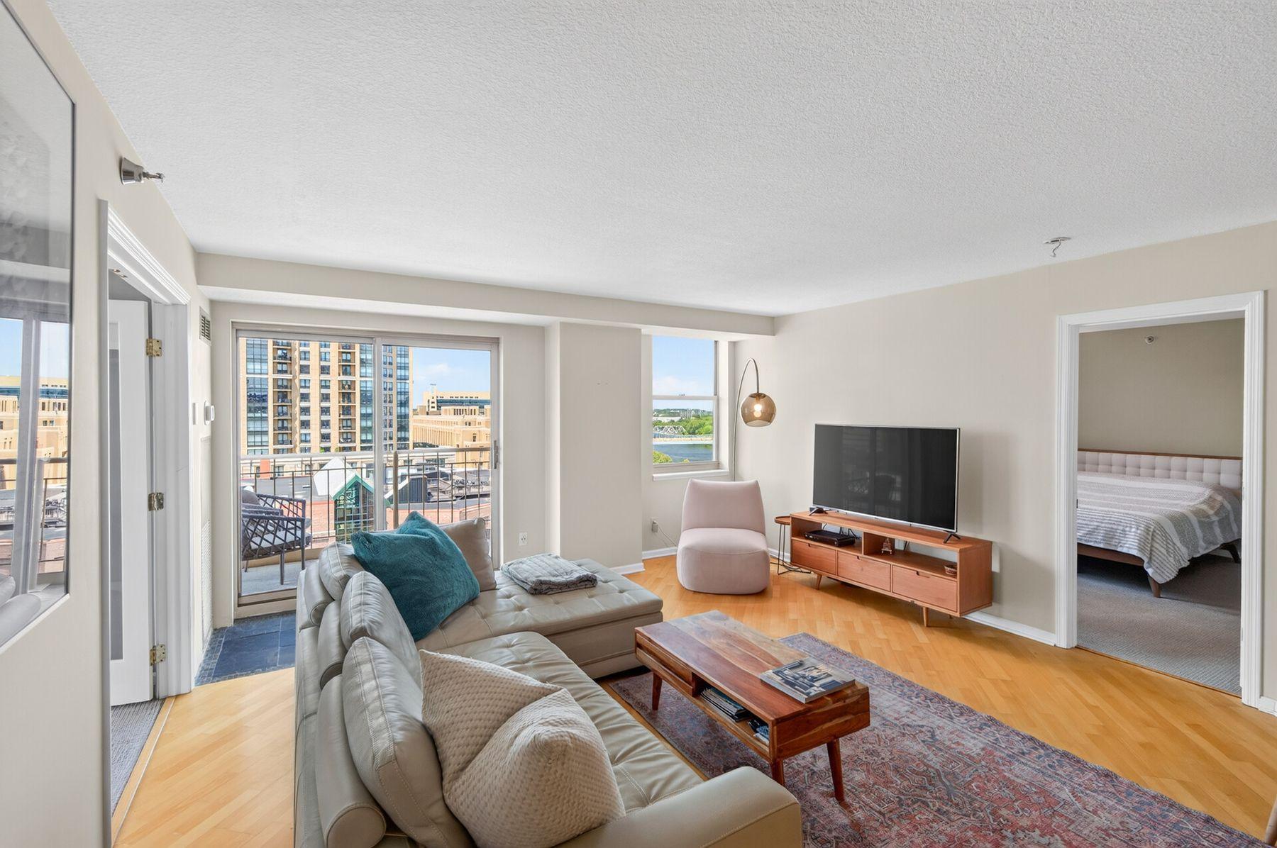 View of Residential at 401 1st Street #1023, Minneapolis MN 55401, Minneapolis (16 of 43) - Mike Wilen | Minnesota Team Real Estate