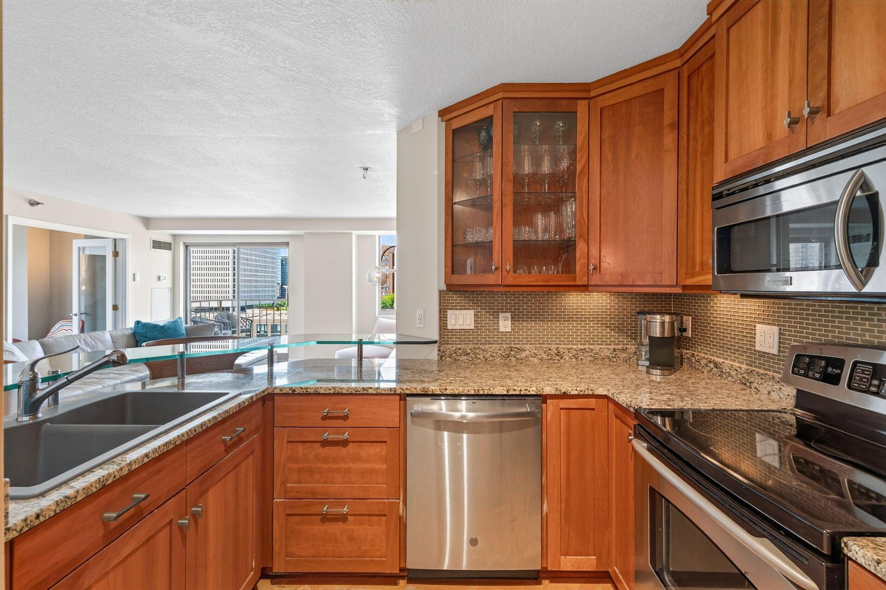 View of Residential at 401 1st Street #1023, Minneapolis MN 55401, Minneapolis (14 of 43) - Mike Wilen | Minnesota Team Real Estate