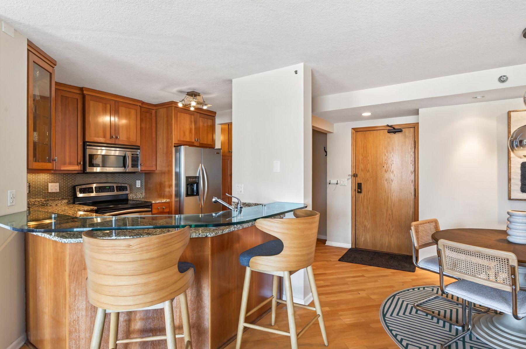 View of Residential at 401 1st Street #1023, Minneapolis MN 55401, Minneapolis (9 of 43) - Mike Wilen | Minnesota Team Real Estate
