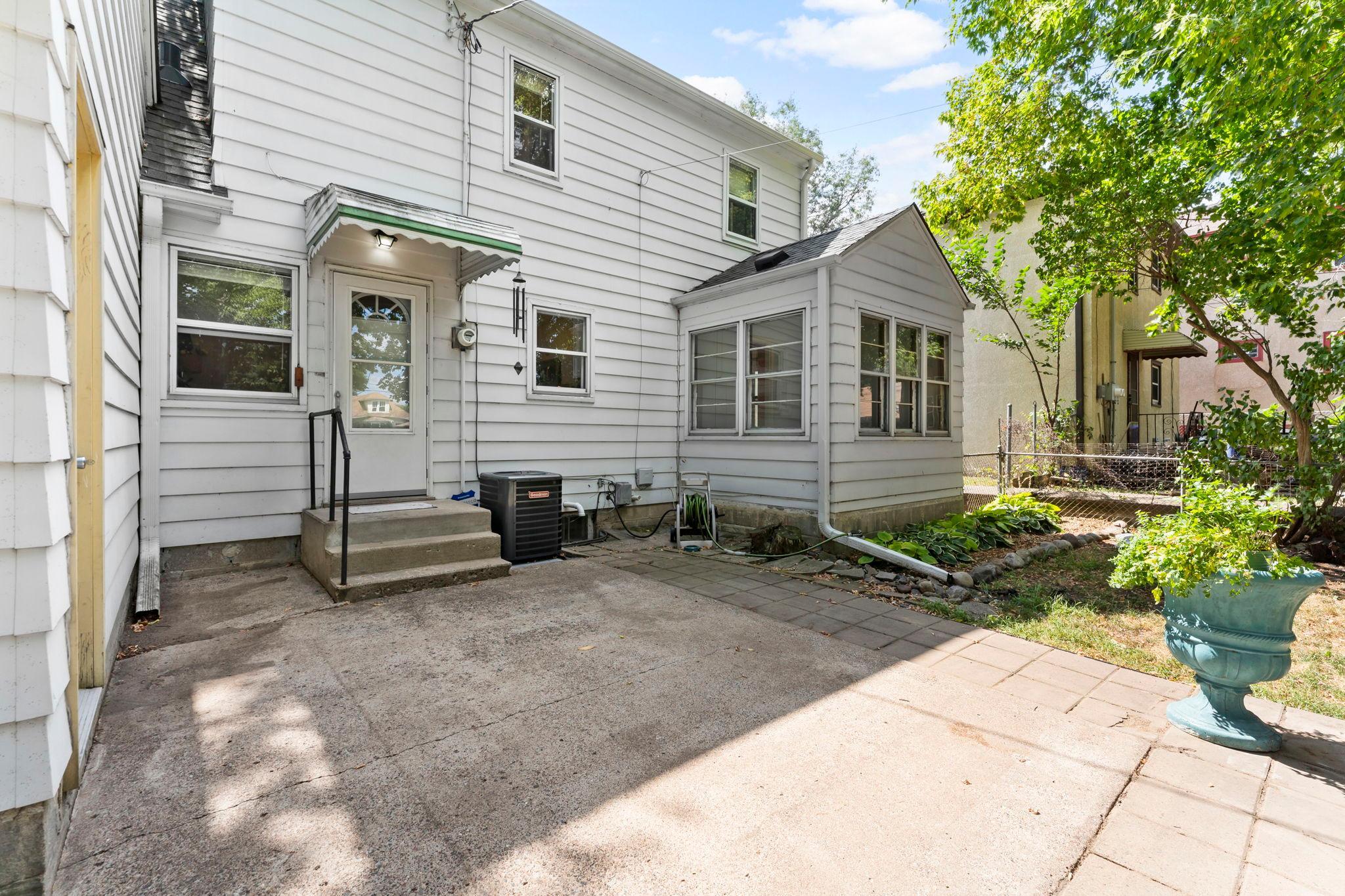 View of Residential at 1047 Dayton Avenue, Saint Paul MN 55104, Saint Paul (28 of 49) - Mike Wilen | Minnesota Team Real Estate