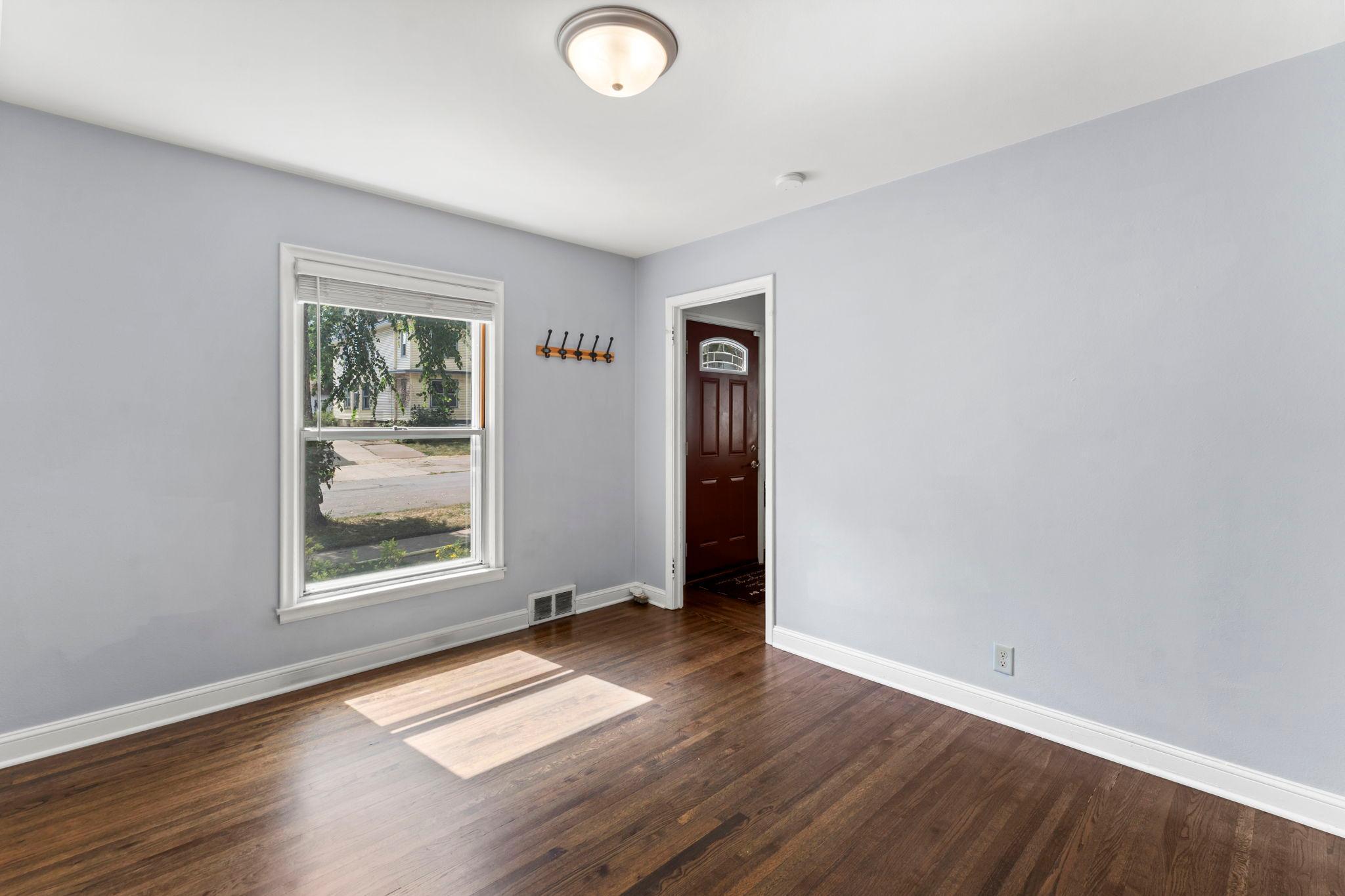 View of Residential at 1047 Dayton Avenue, Saint Paul MN 55104, Saint Paul (17 of 49) - Mike Wilen | Minnesota Team Real Estate