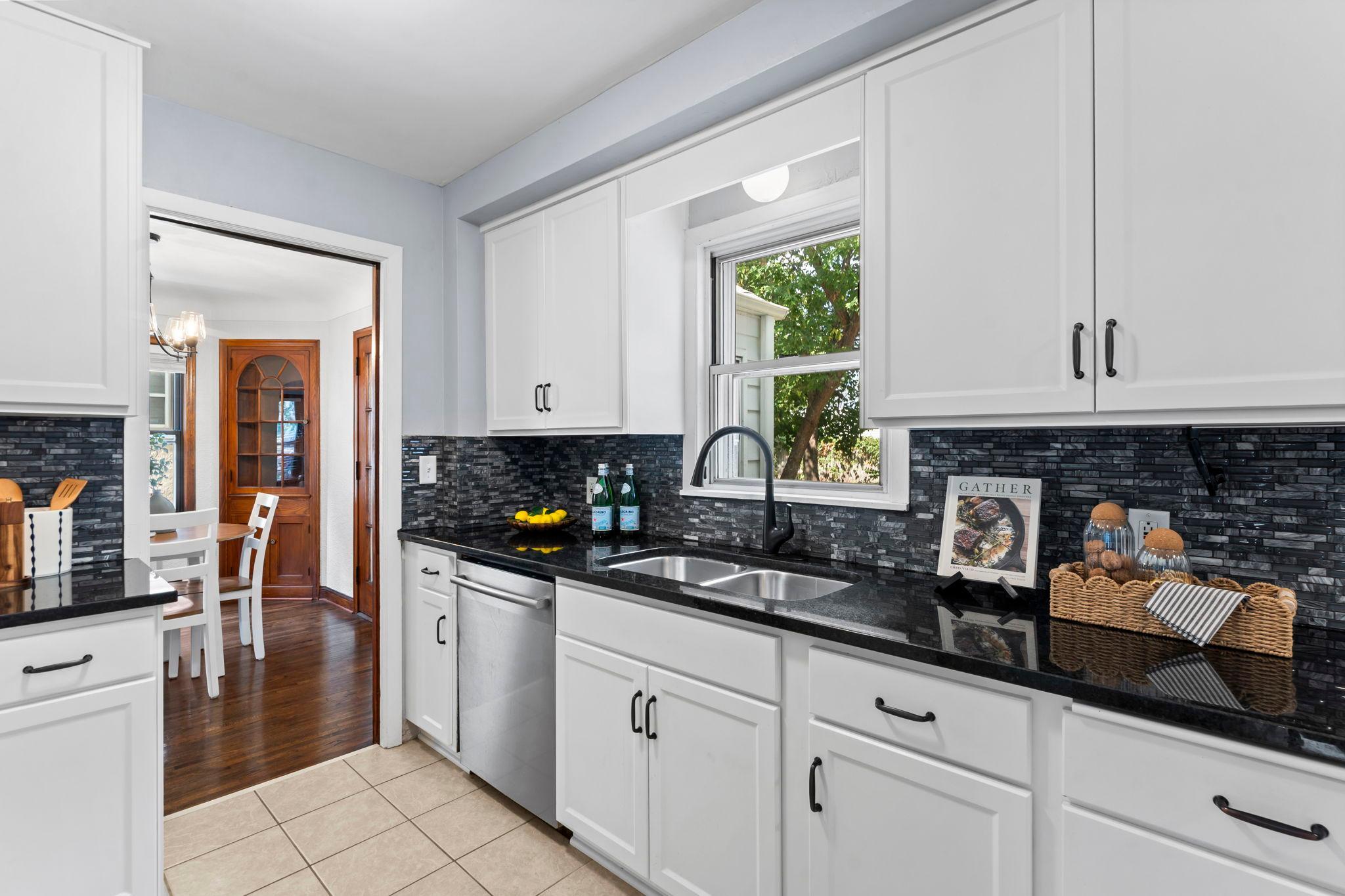 View of Residential at 1047 Dayton Avenue, Saint Paul MN 55104, Saint Paul (13 of 49) - Mike Wilen | Minnesota Team Real Estate