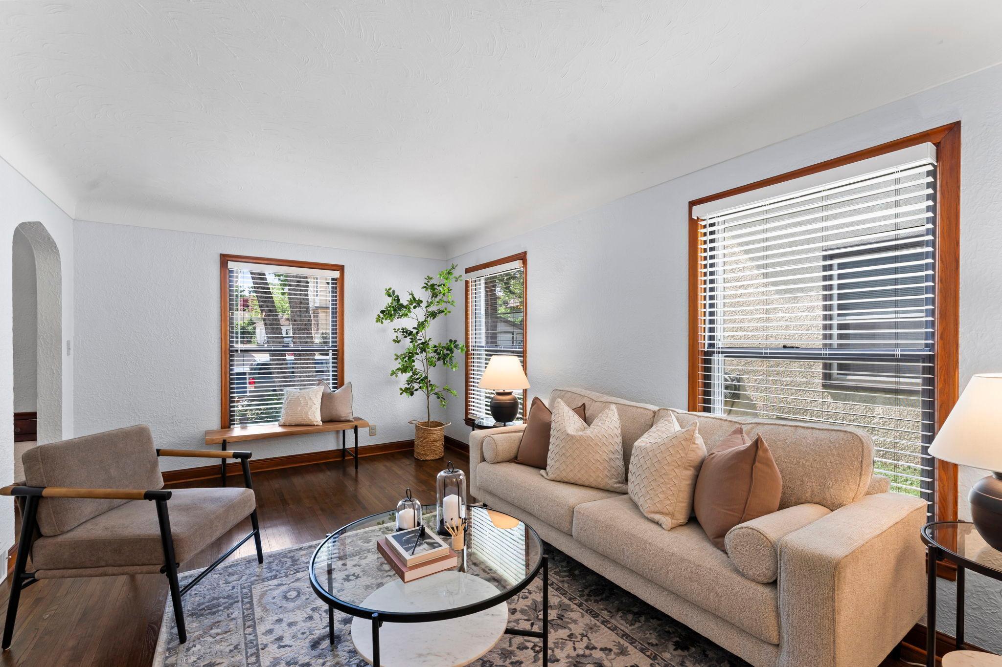 View of Residential at 1047 Dayton Avenue, Saint Paul MN 55104, Saint Paul (7 of 49) - Mike Wilen | Minnesota Team Real Estate