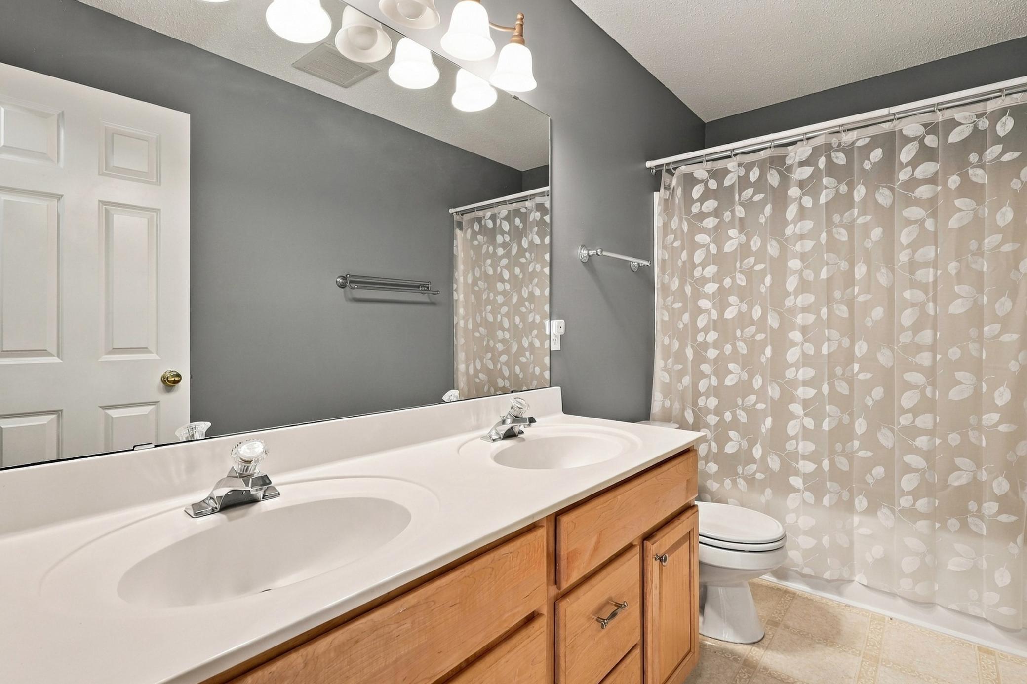 View of Residential at 1560 Oakbrooke Terrace, Eagan MN 55122, Eagan (19 of 47) - Mike Wilen | Minnesota Team Real Estate