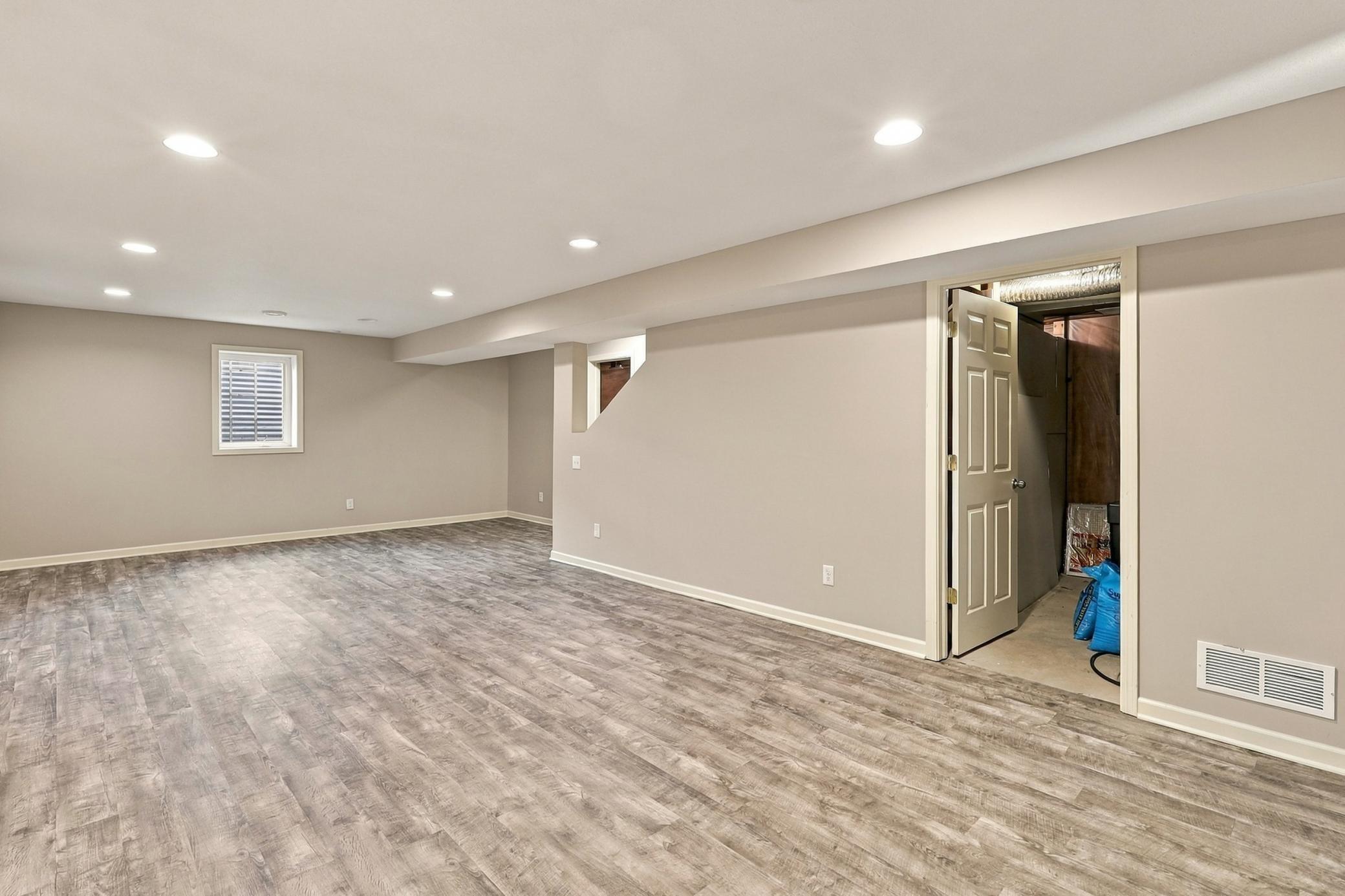 View of Residential at 1560 Oakbrooke Terrace, Eagan MN 55122, Eagan (28 of 47) - Mike Wilen | Minnesota Team Real Estate