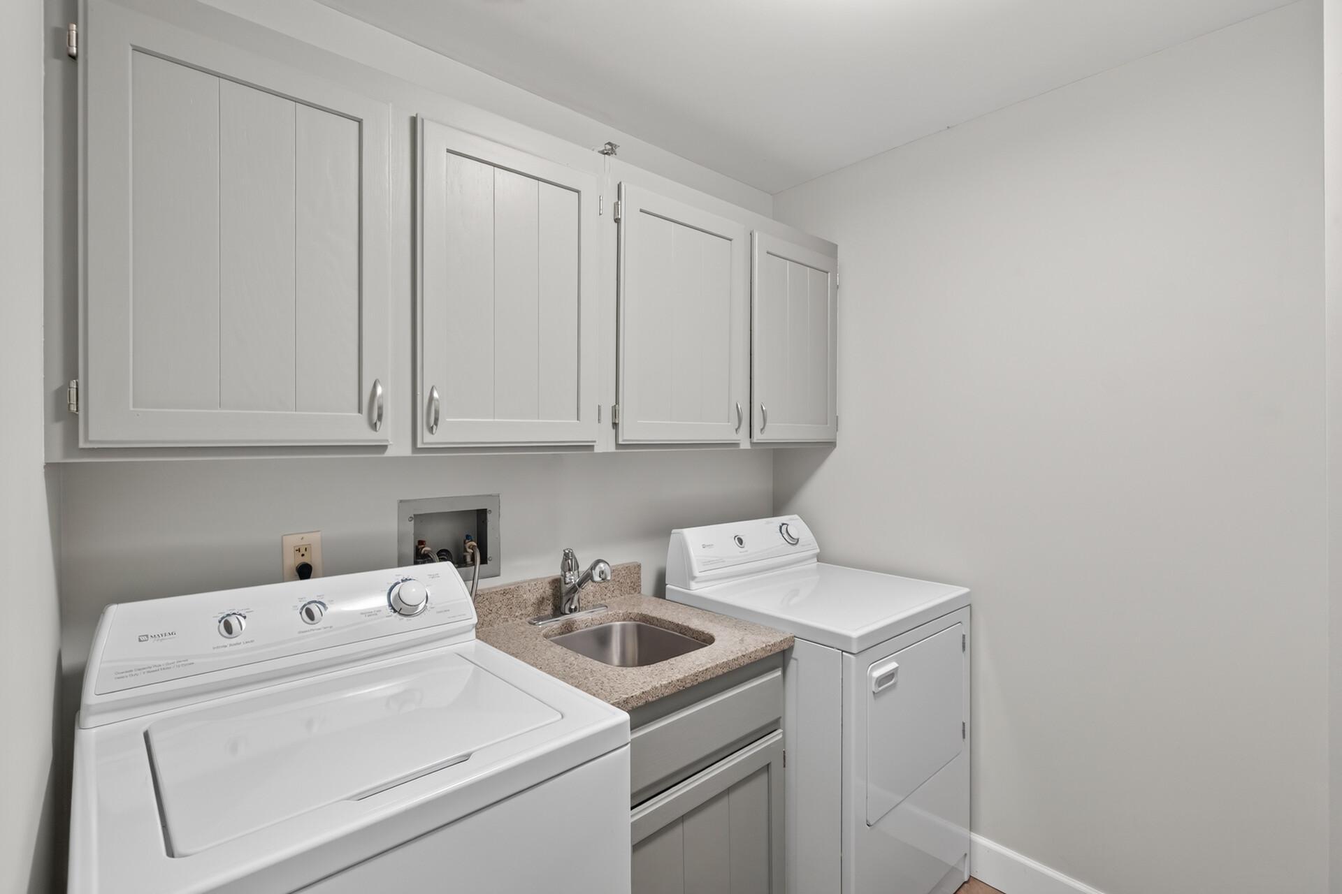 View of Residential at 1235 Yale Place #101, Minneapolis MN 55403, Minneapolis (36 of 79) - Mike Wilen | Minnesota Team Real Estate