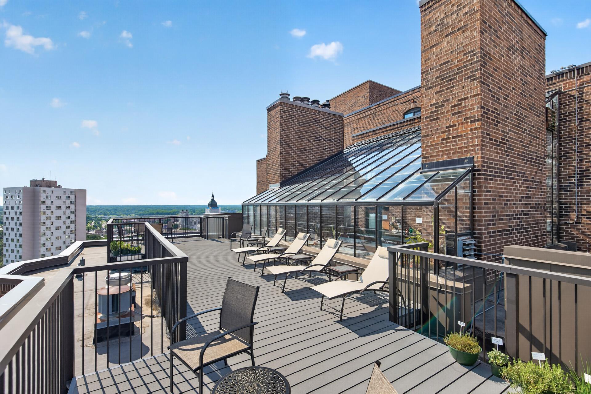 View of Residential at 1235 Yale Place #101, Minneapolis MN 55403, Minneapolis (48 of 79) - Mike Wilen | Minnesota Team Real Estate