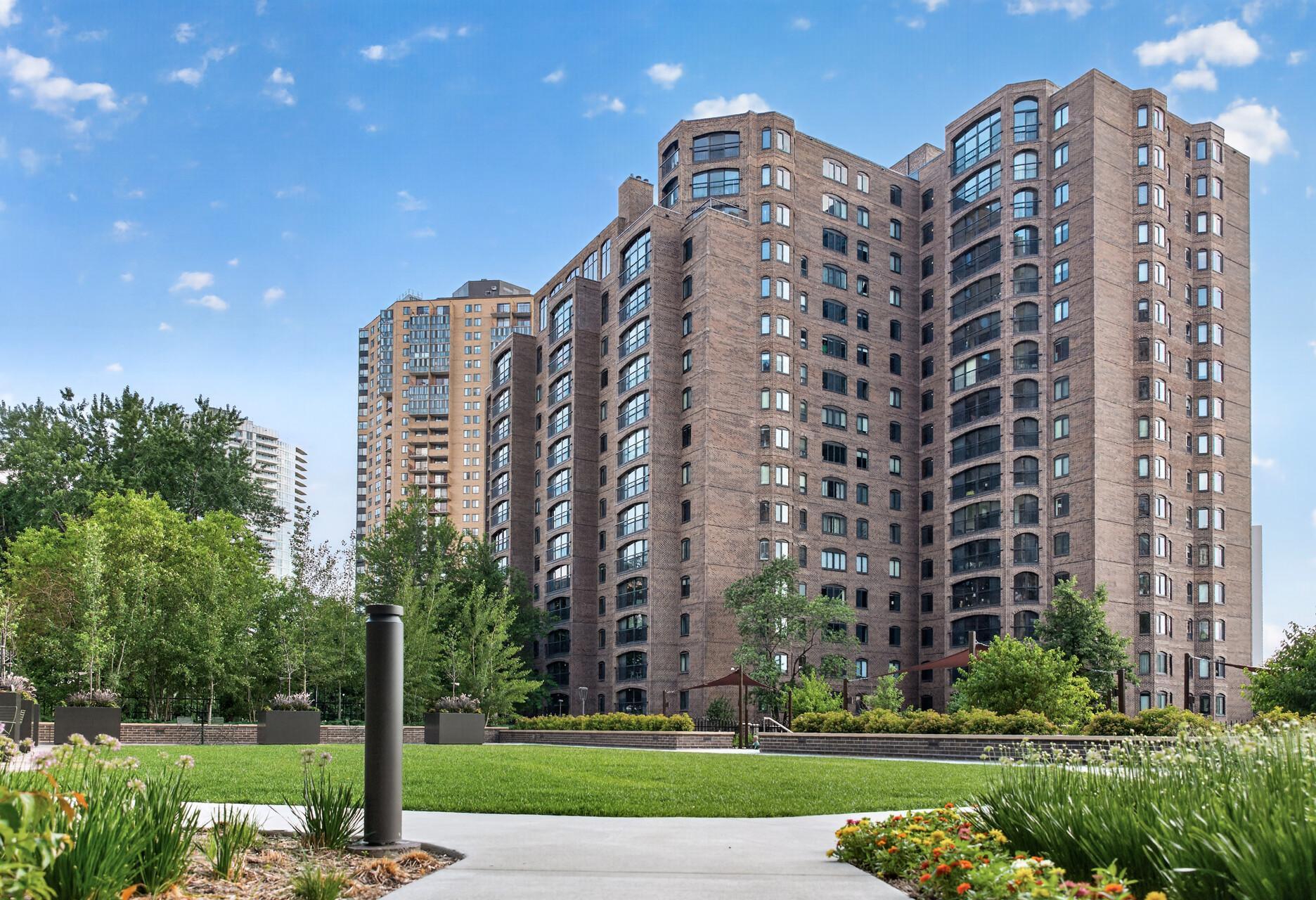 View of Residential at 1235 Yale Place #101, Minneapolis MN 55403, Minneapolis (6 of 79) - Mike Wilen | Minnesota Team Real Estate