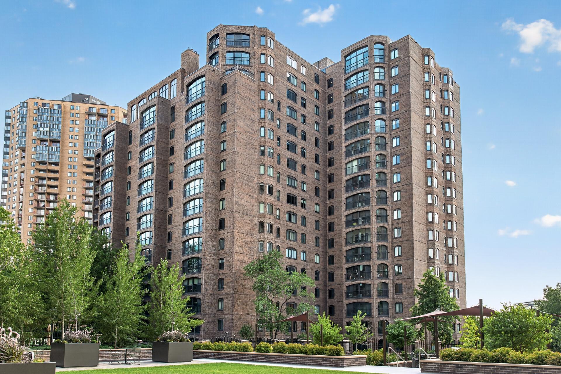 View of Residential at 1235 Yale Place #101, Minneapolis MN 55403, Minneapolis (77 of 79) - Mike Wilen | Minnesota Team Real Estate