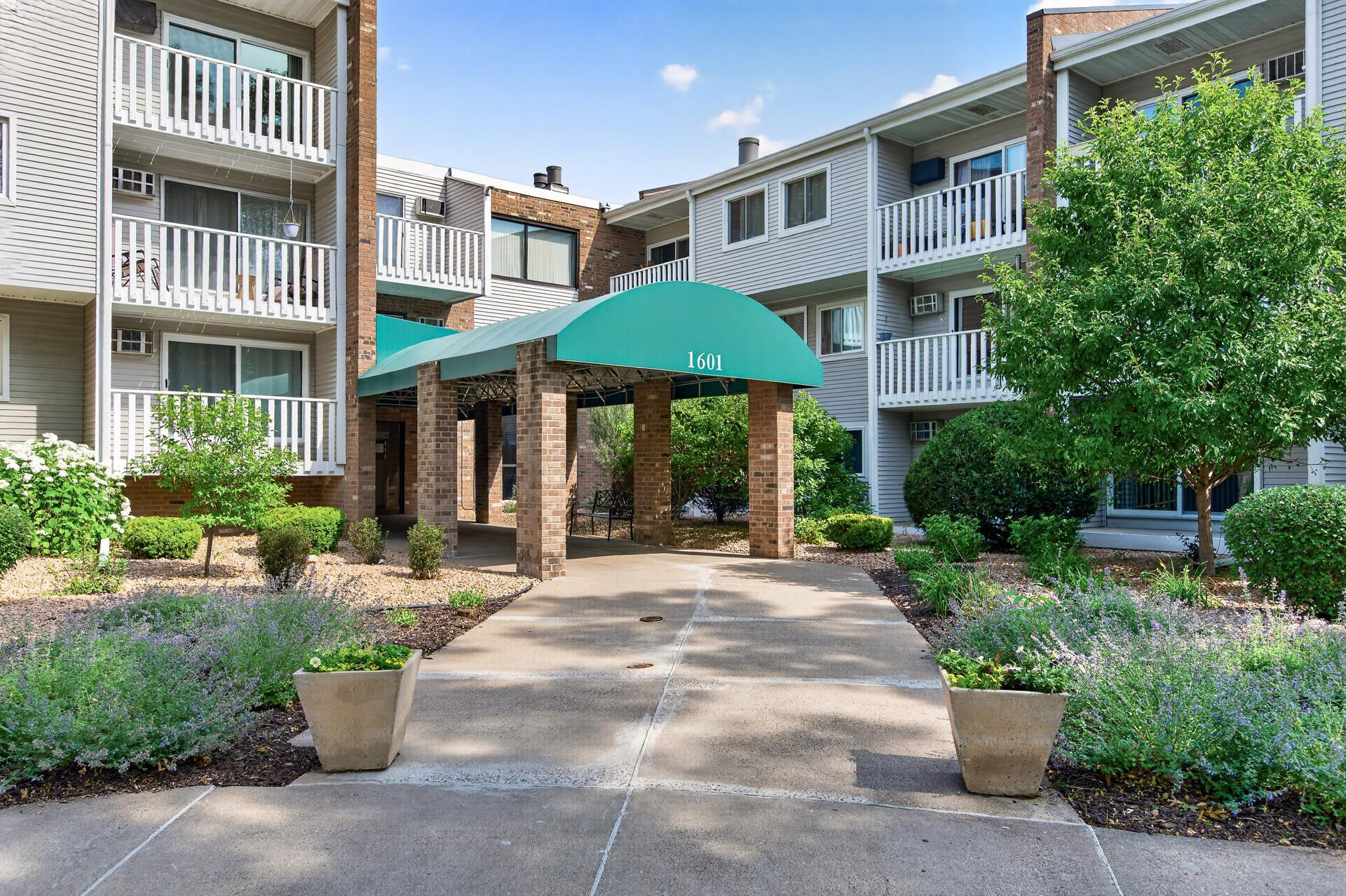 View of Residential at 1601 Innsbruck Drive #215NE, Fridley MN 55432, Fridley (4 of 41) - Mike Wilen | Minnesota Team Real Estate