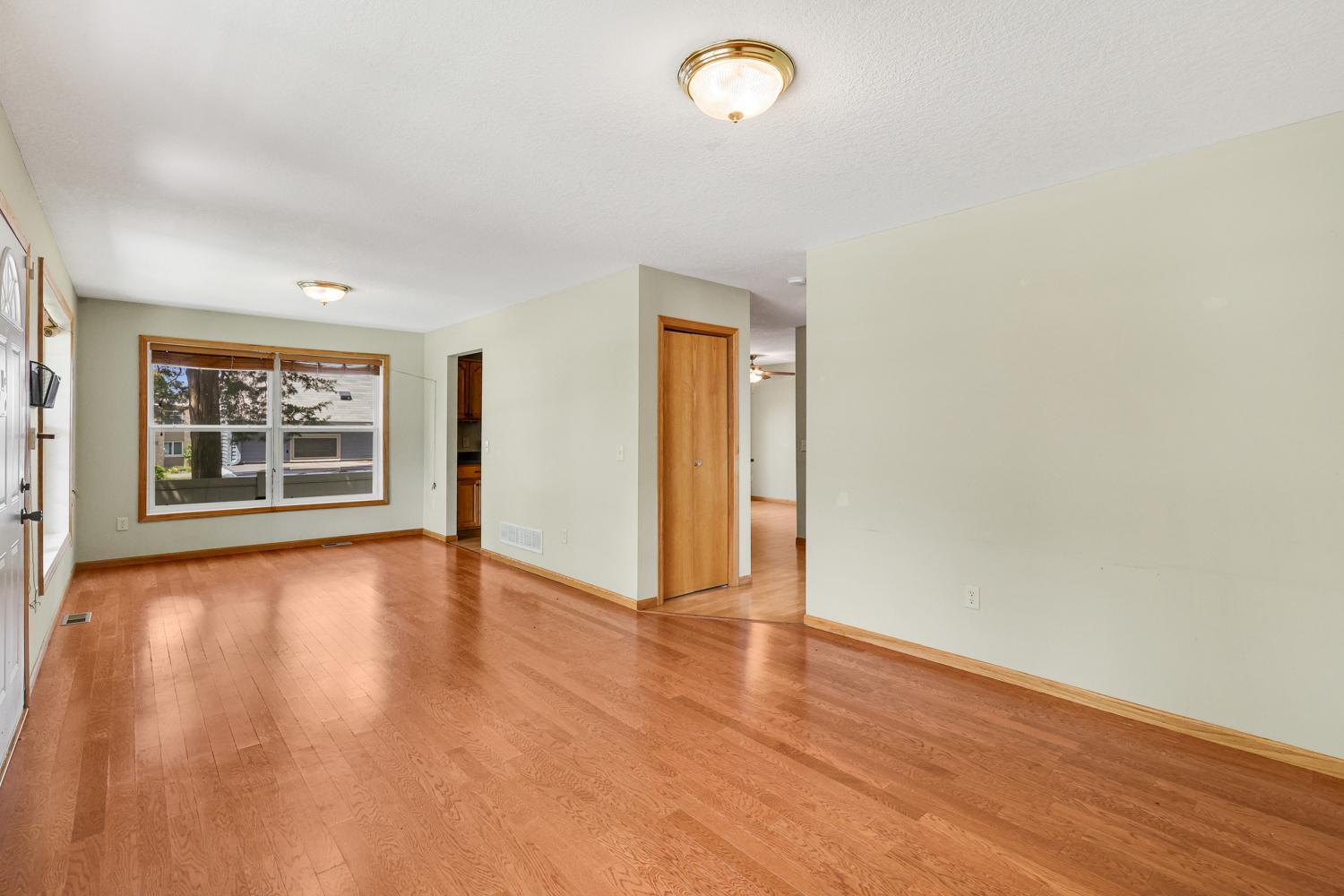 View of Residential at 2116 2nd Avenue, Minneapolis MN 55405, Minneapolis (4 of 21) - Mike Wilen | Minnesota Team Real Estate